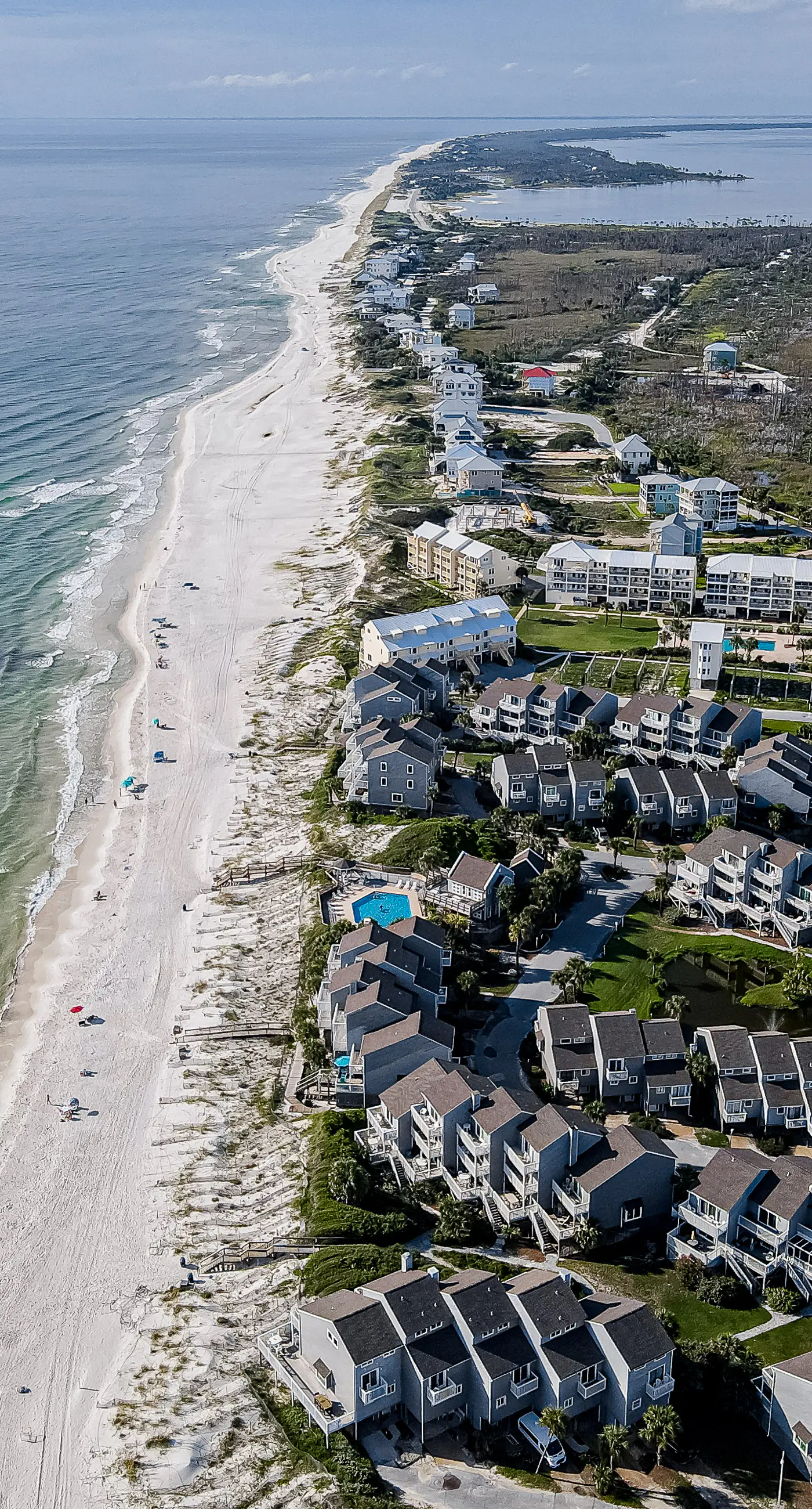 Gulf-front townhome with gorgeous beach access, 4 Gulf-view decks, shared pools