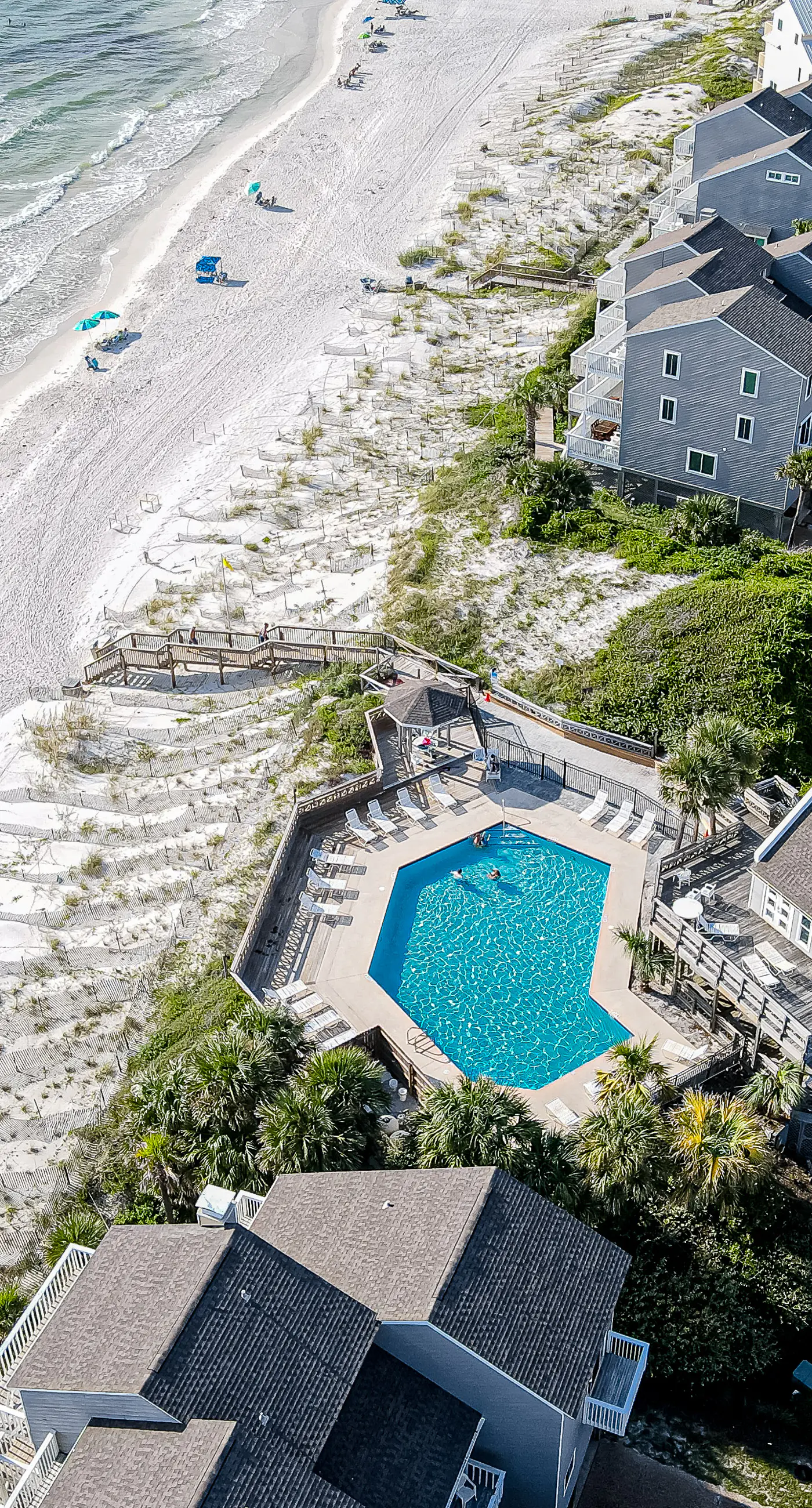 Gulf-front townhome with gorgeous beach access, 4 Gulf-view decks, shared pools