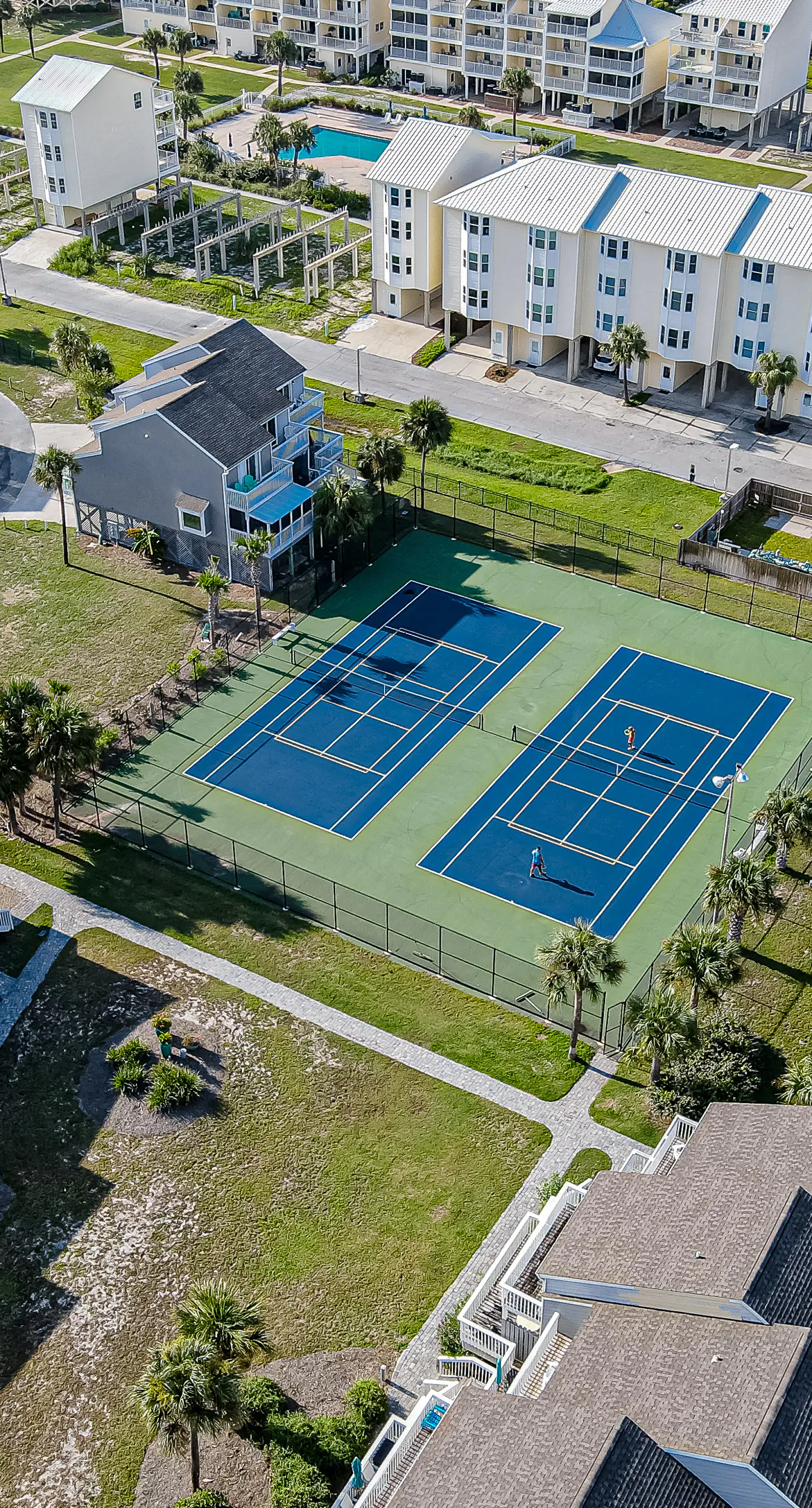 Gulf-front townhome with gorgeous beach access, 4 Gulf-view decks, shared pools
