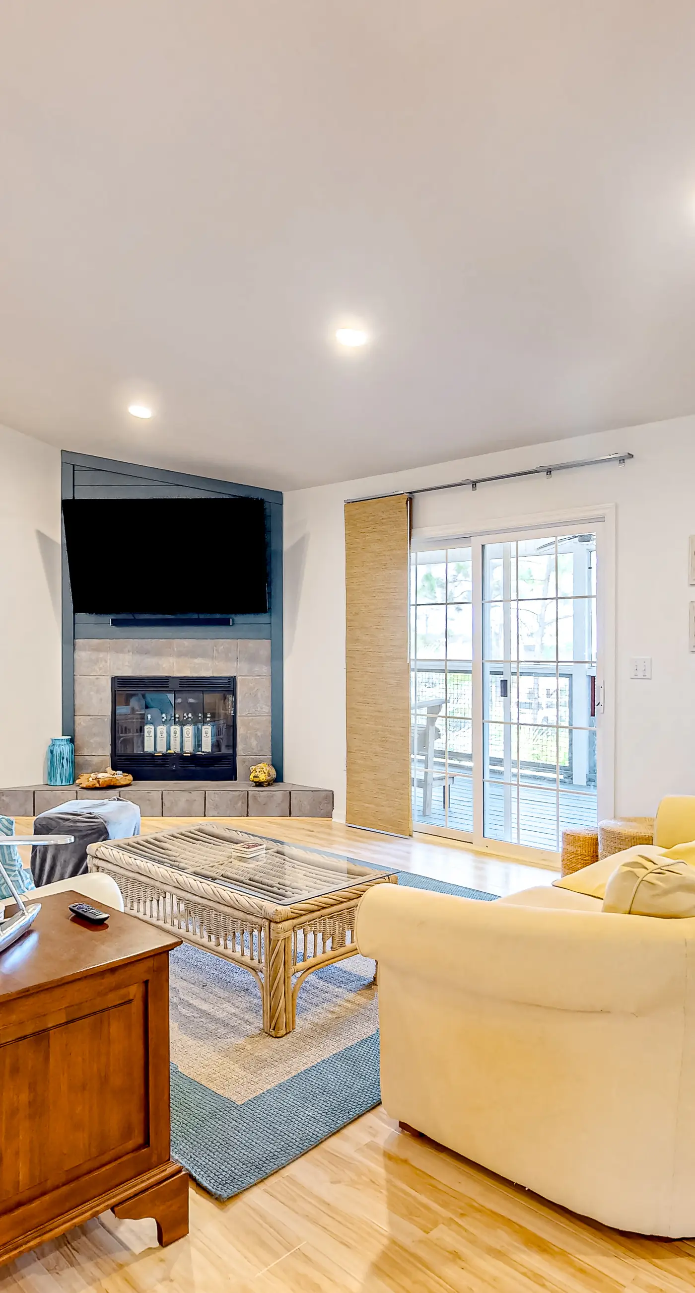 Beautiful dog-friendly home with screened porch & pool access in great location