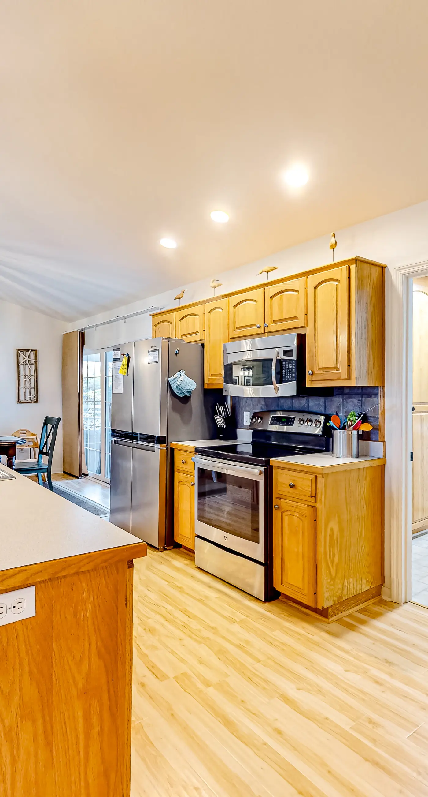 Beautiful dog-friendly home with screened porch & pool access in great location