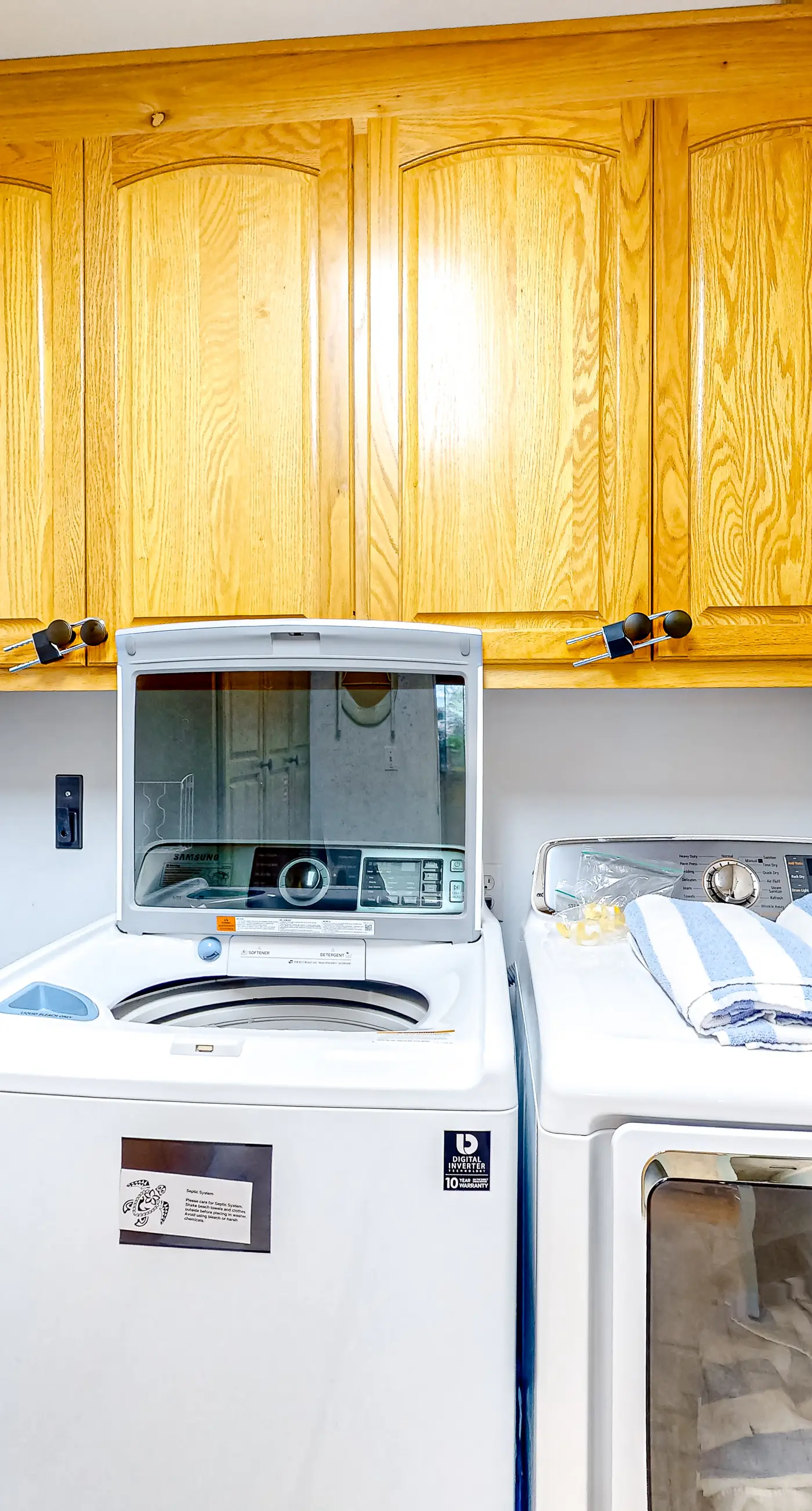 Beautiful dog-friendly home with screened porch & pool access in great location