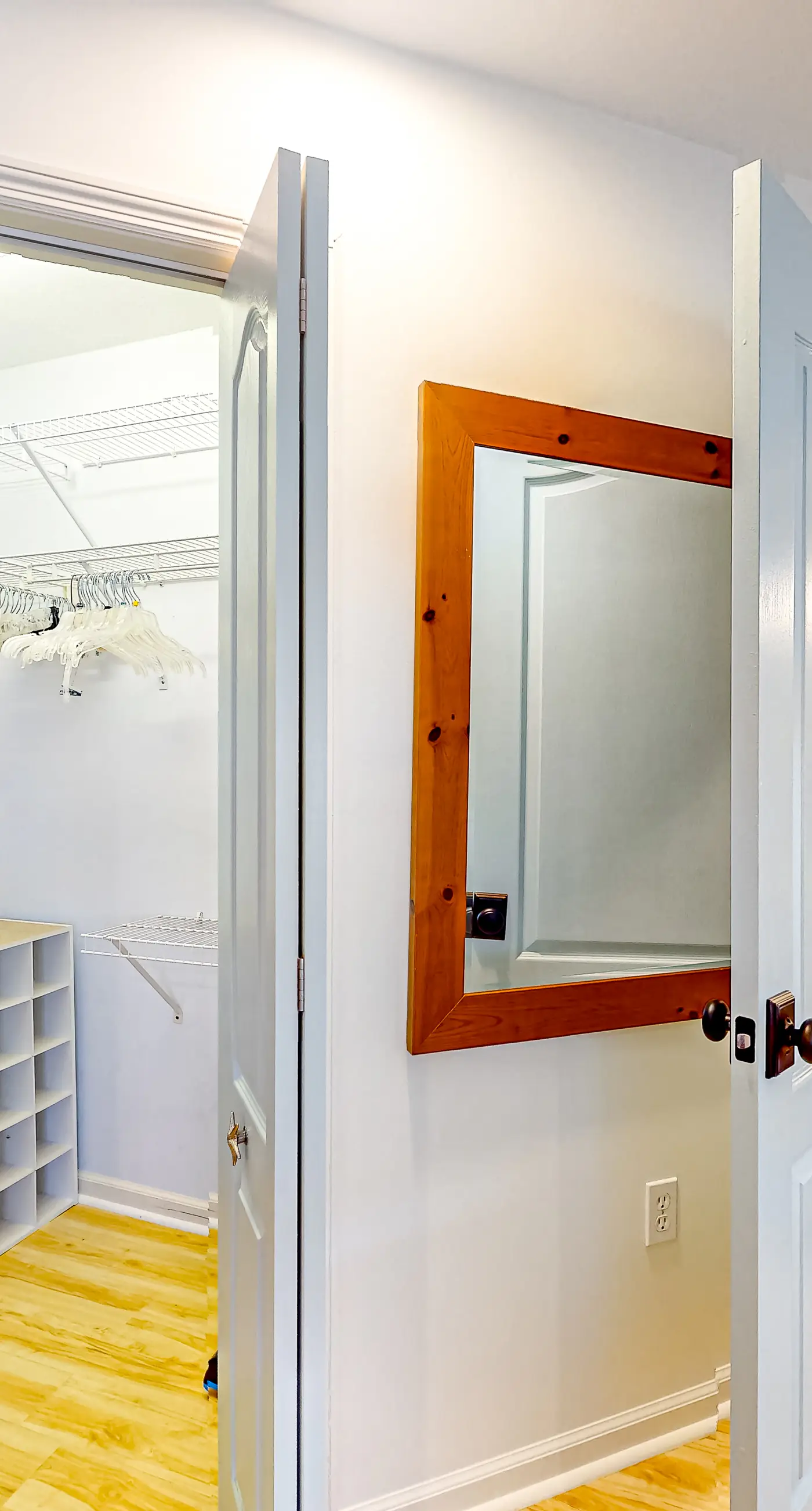 Beautiful dog-friendly home with screened porch & pool access in great location