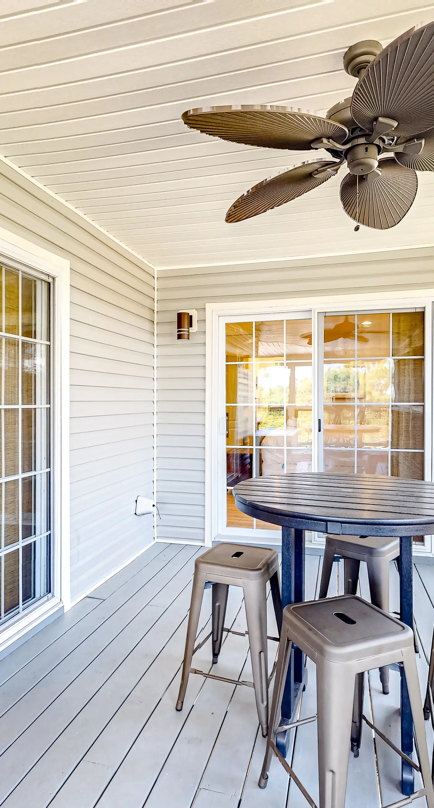 Beautiful dog-friendly home with screened porch & pool access in great location