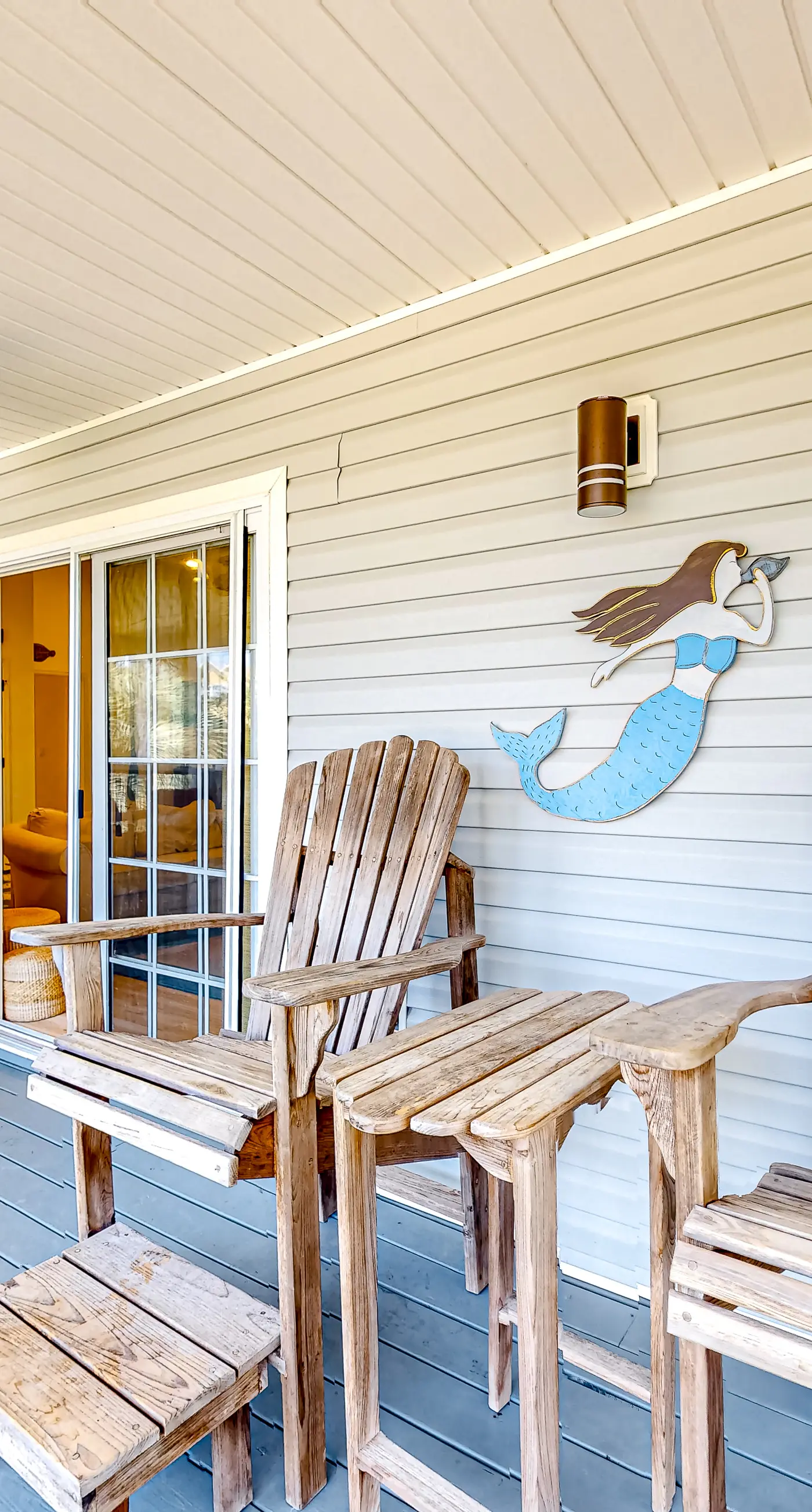 Beautiful dog-friendly home with screened porch & pool access in great location