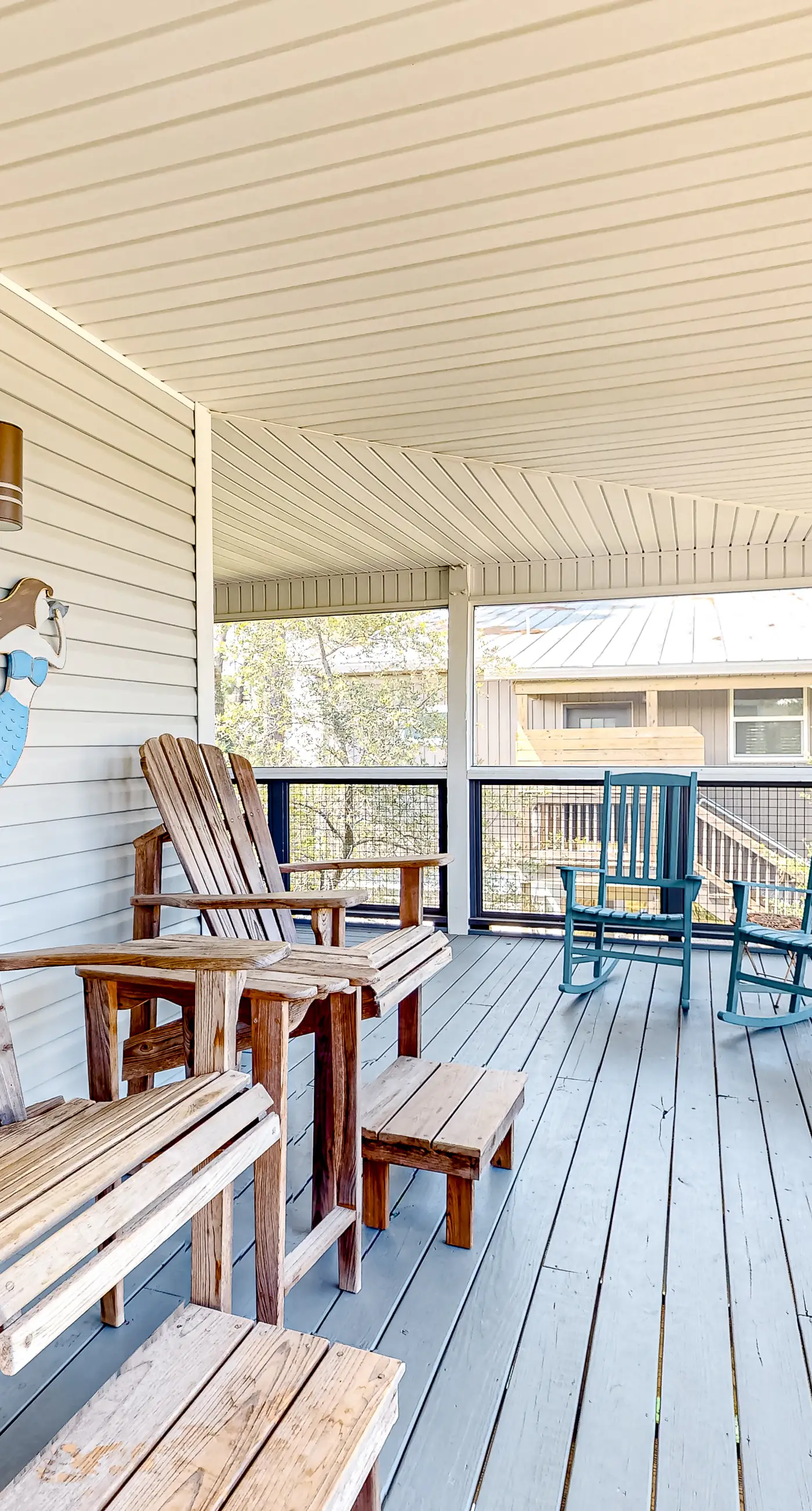 Beautiful dog-friendly home with screened porch & pool access in great location
