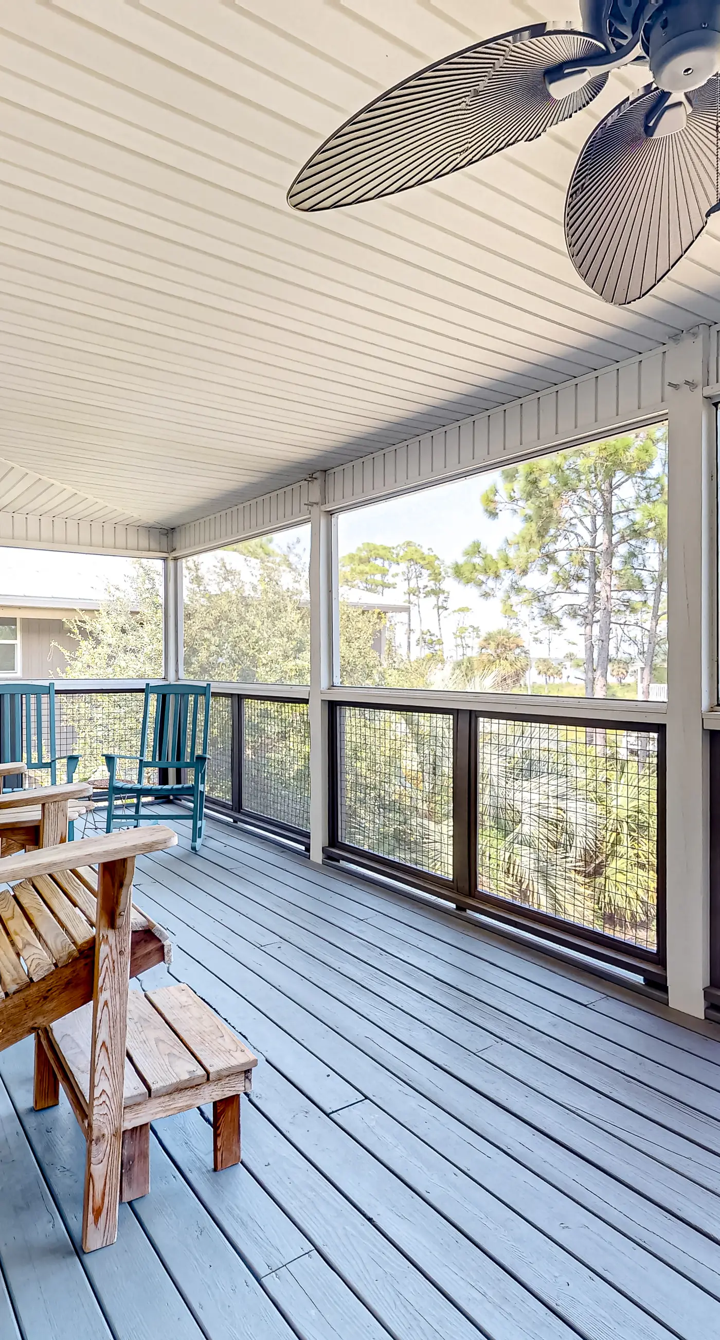 Beautiful dog-friendly home with screened porch & pool access in great location