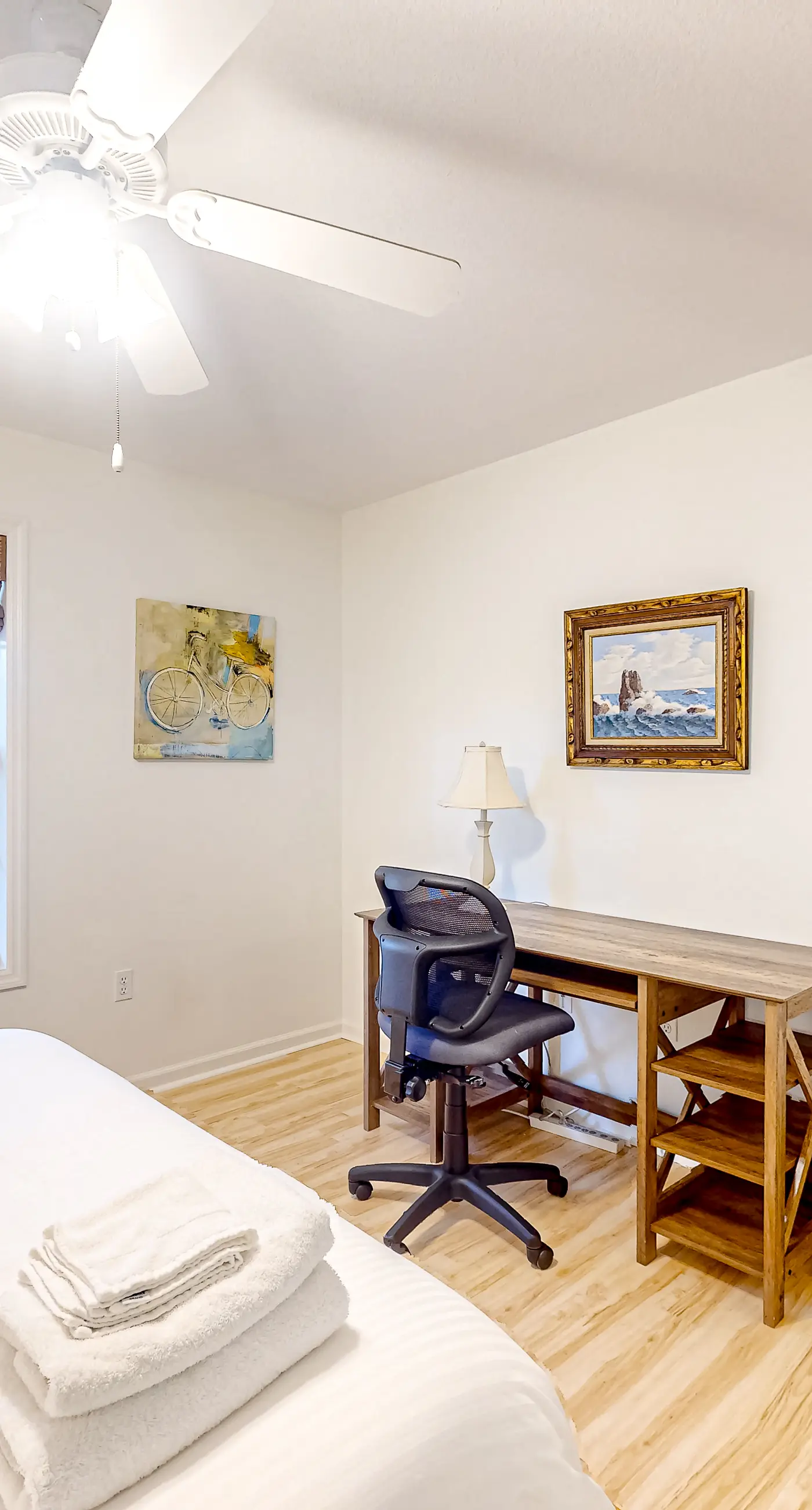 Beautiful dog-friendly home with screened porch & pool access in great location