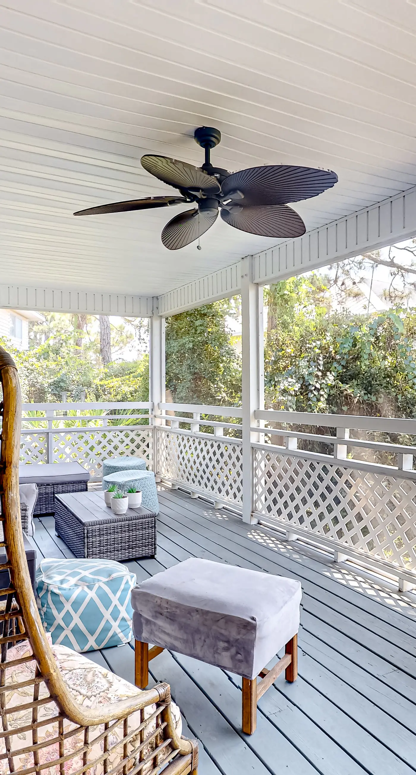 Beautiful dog-friendly home with screened porch & pool access in great location