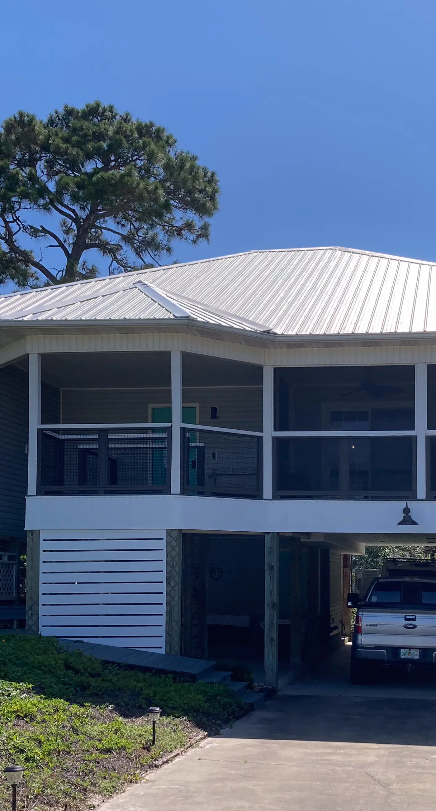 Beautiful dog-friendly home with screened porch & pool access in great location