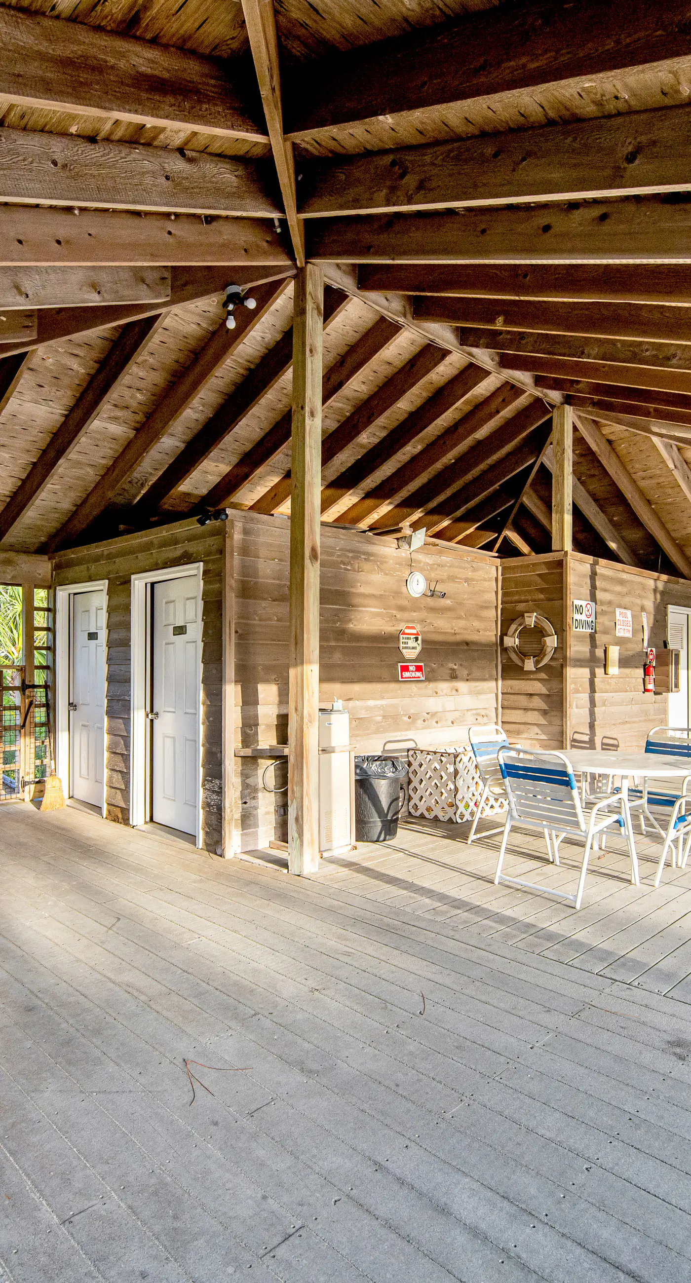 Beautiful dog-friendly home with screened porch & pool access in great location