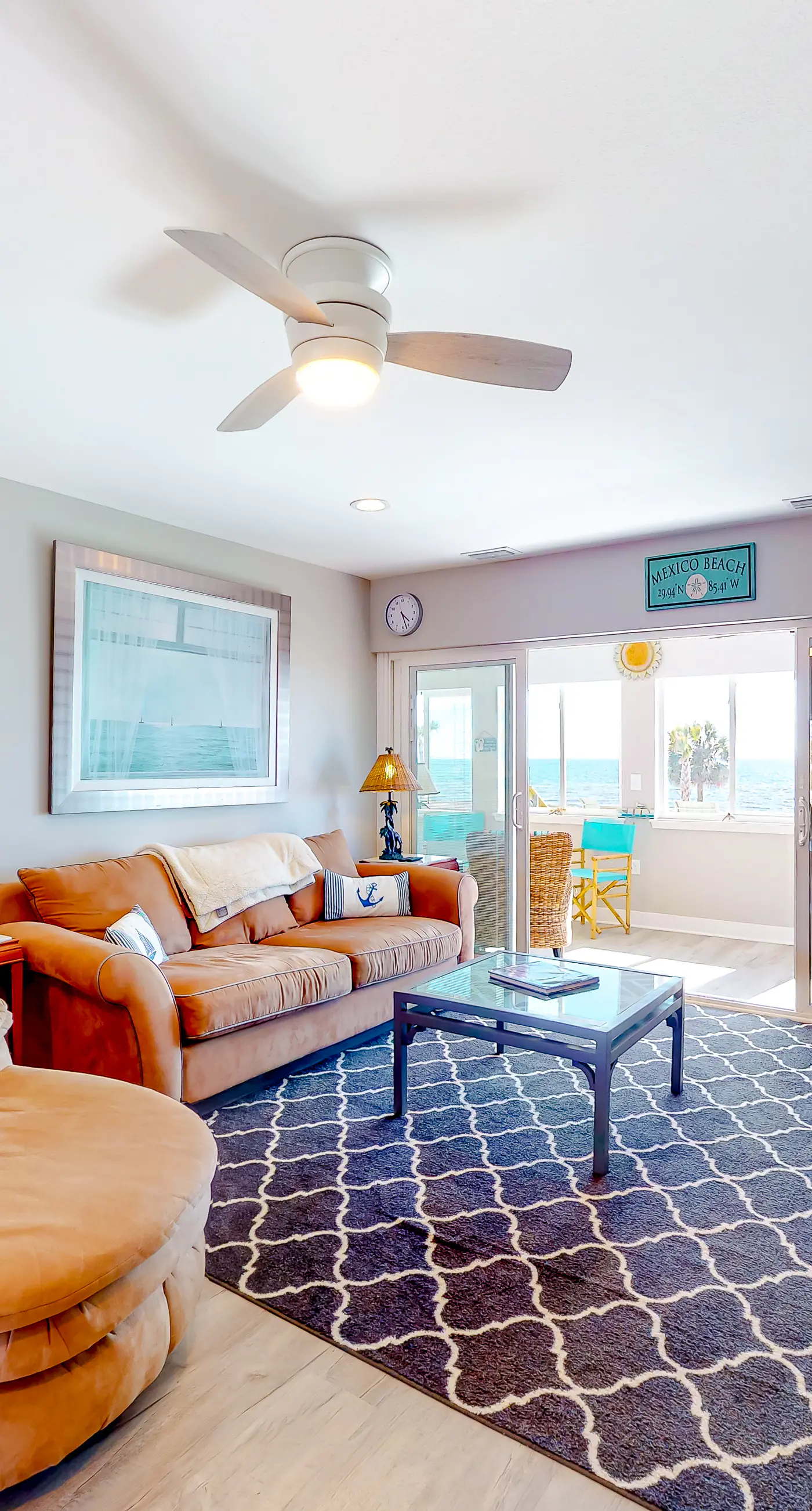 Gulf view getaway with WiFi, sunroom, gas grill, AC, & full kitchen