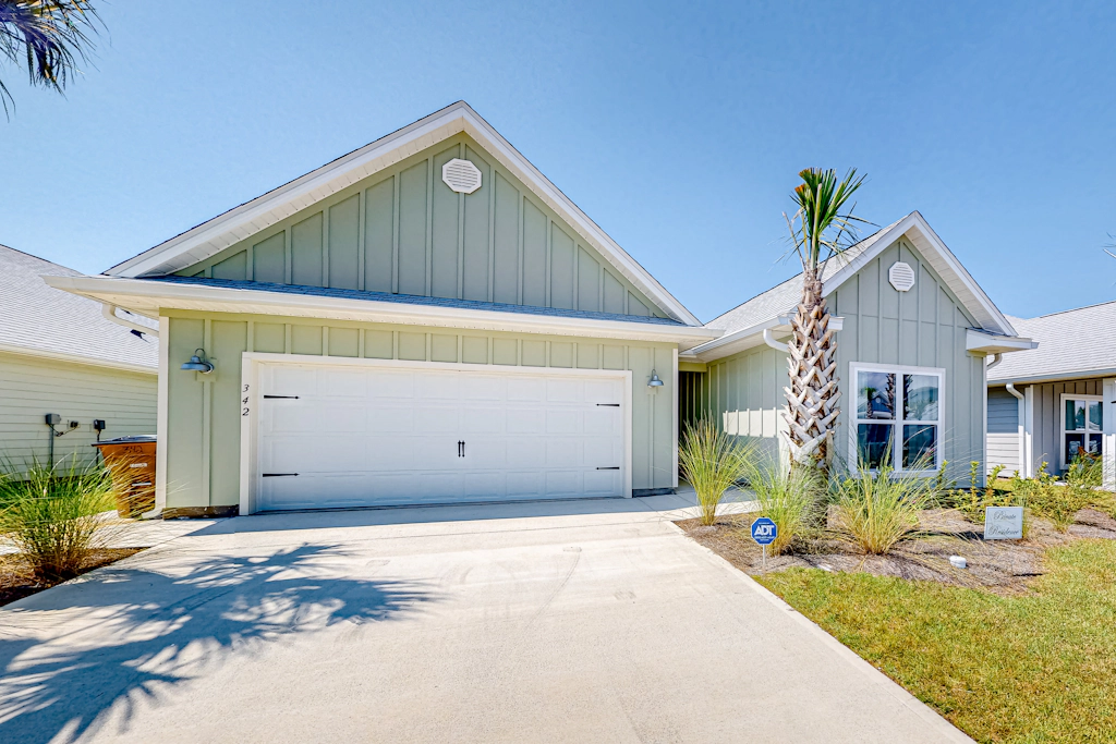 Windmark home with mother-in-law suite, pool access, washer&dryer, and AC