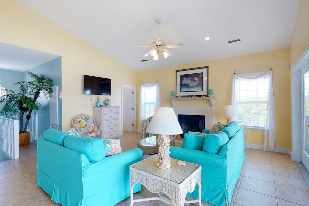 Bayfront home on the East End with private heated pool, fishing pier & deck