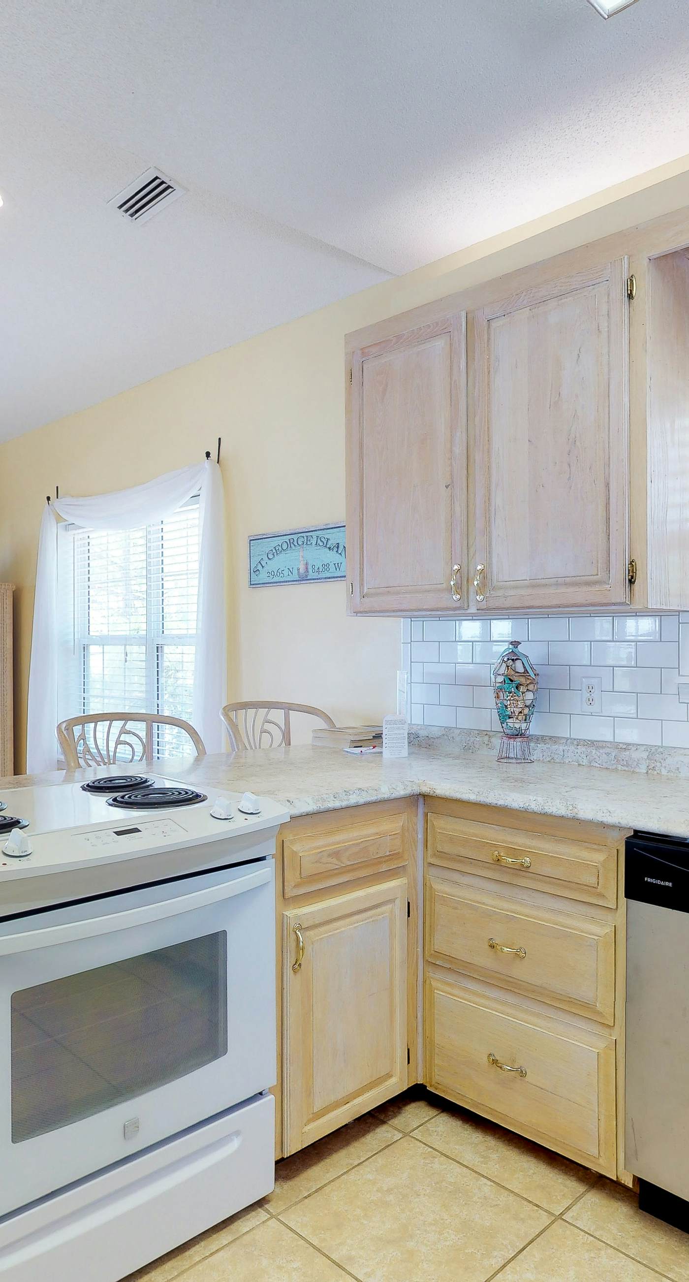 Bayfront home on the East End with private heated pool, fishing pier & deck