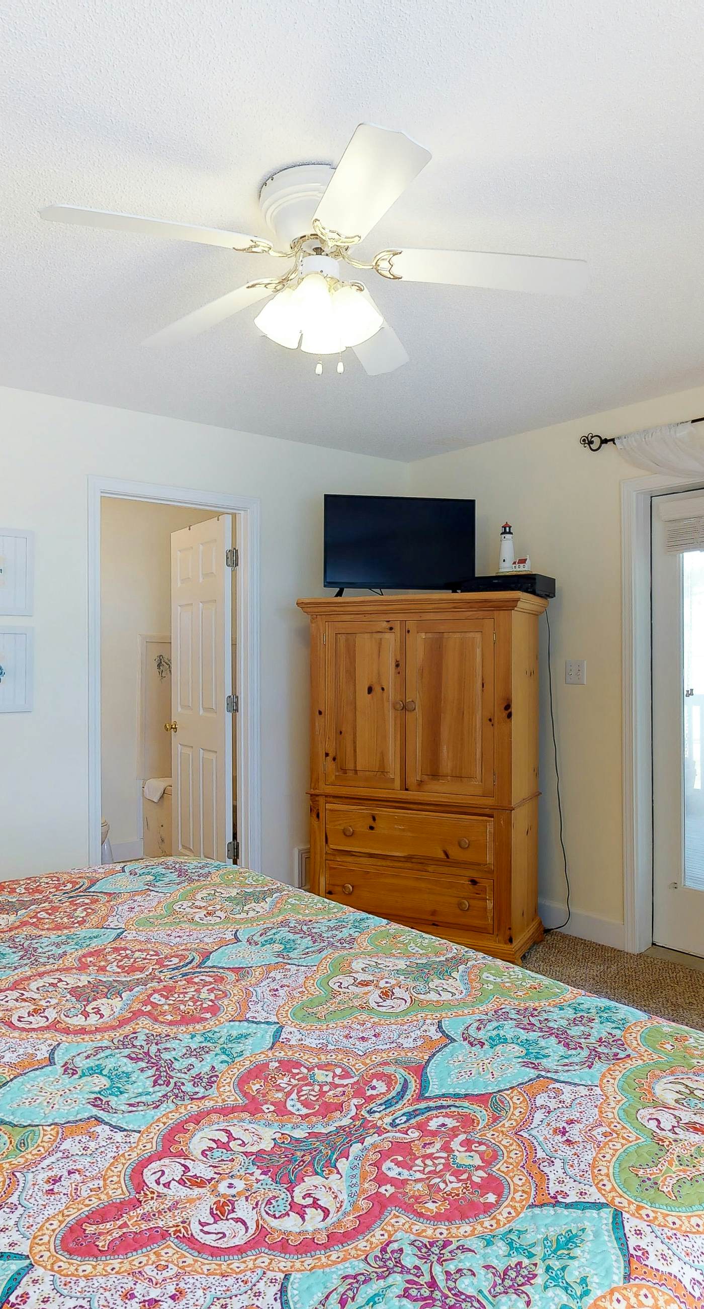 Bayfront home on the East End with private heated pool, fishing pier & deck