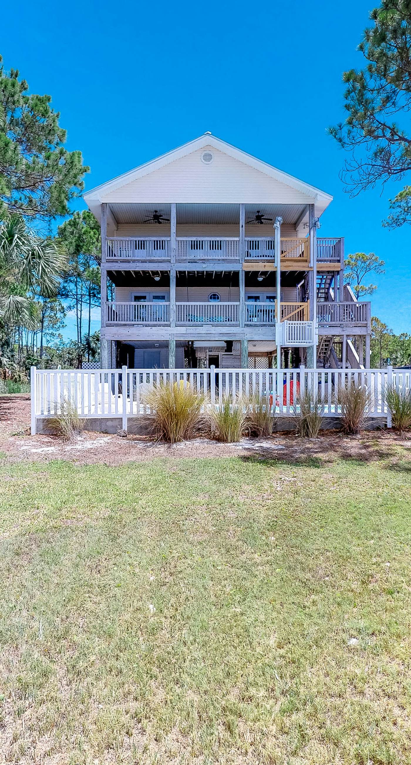 Bayfront home on the East End with private heated pool, fishing pier & deck