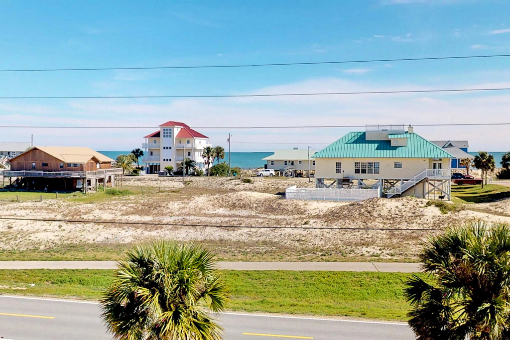 Charming ocean-view gem with a pool, deck, washer/dryer & central AC