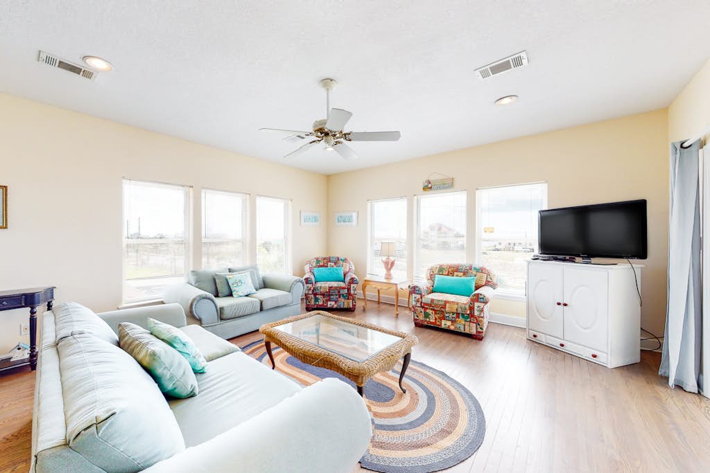 Charming ocean-view gem with a pool, deck, washer/dryer & central AC