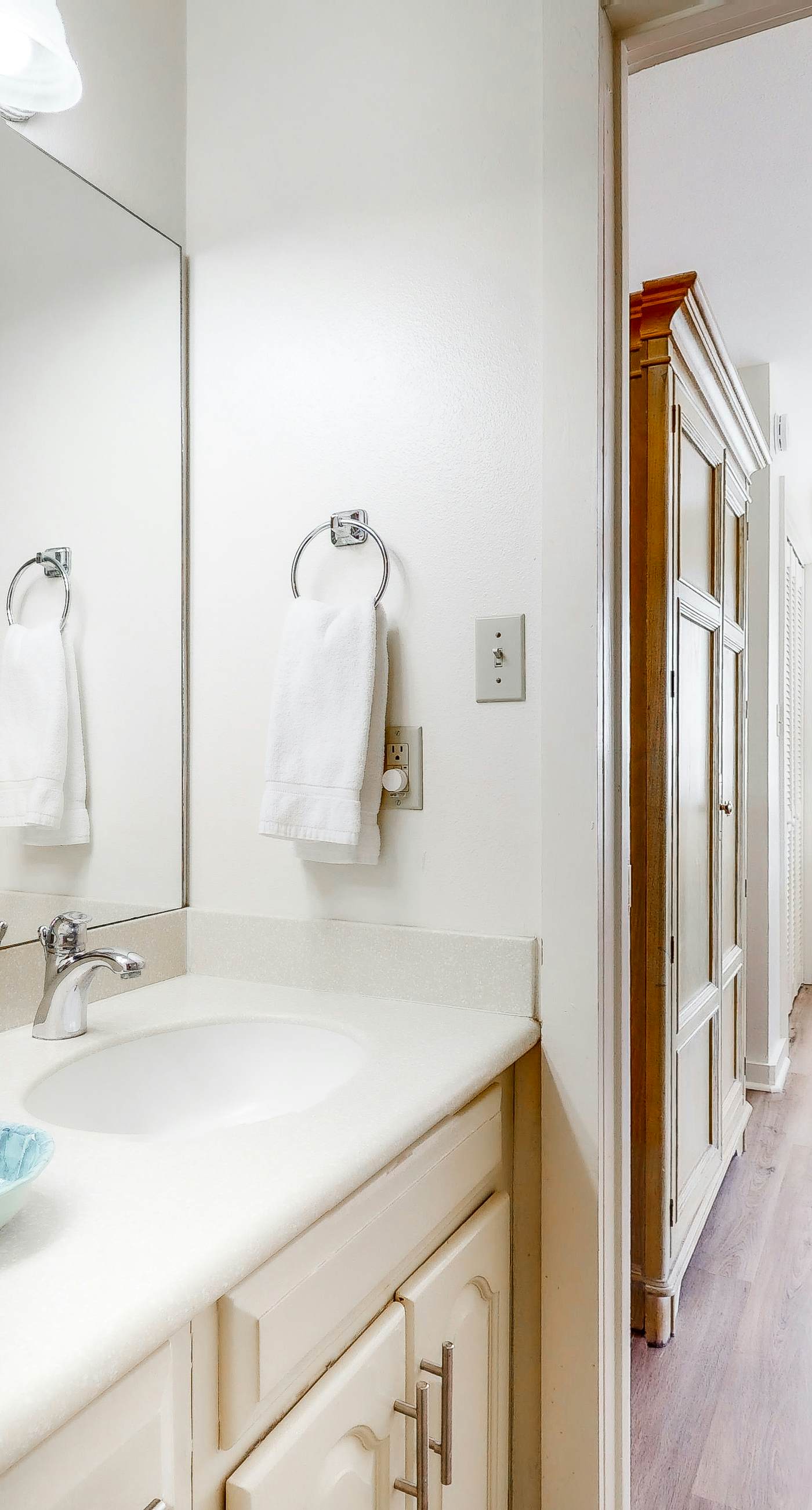 Dog-friendly home near the beach with beach gear, on-site pool & tennis