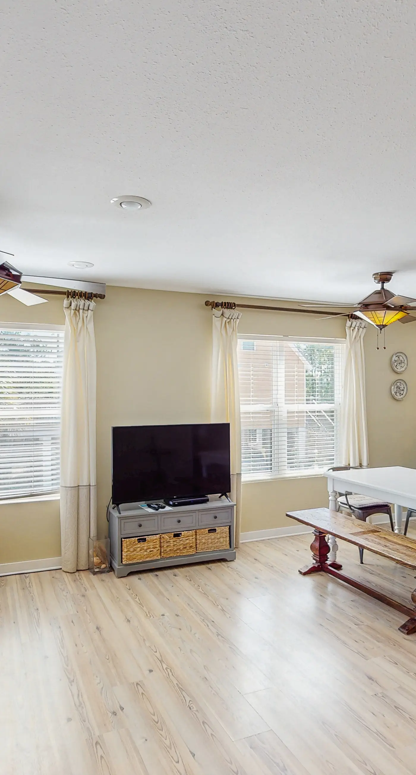 Charming dog-friendly home near the Bay with a pool, washer/dryer & central AC