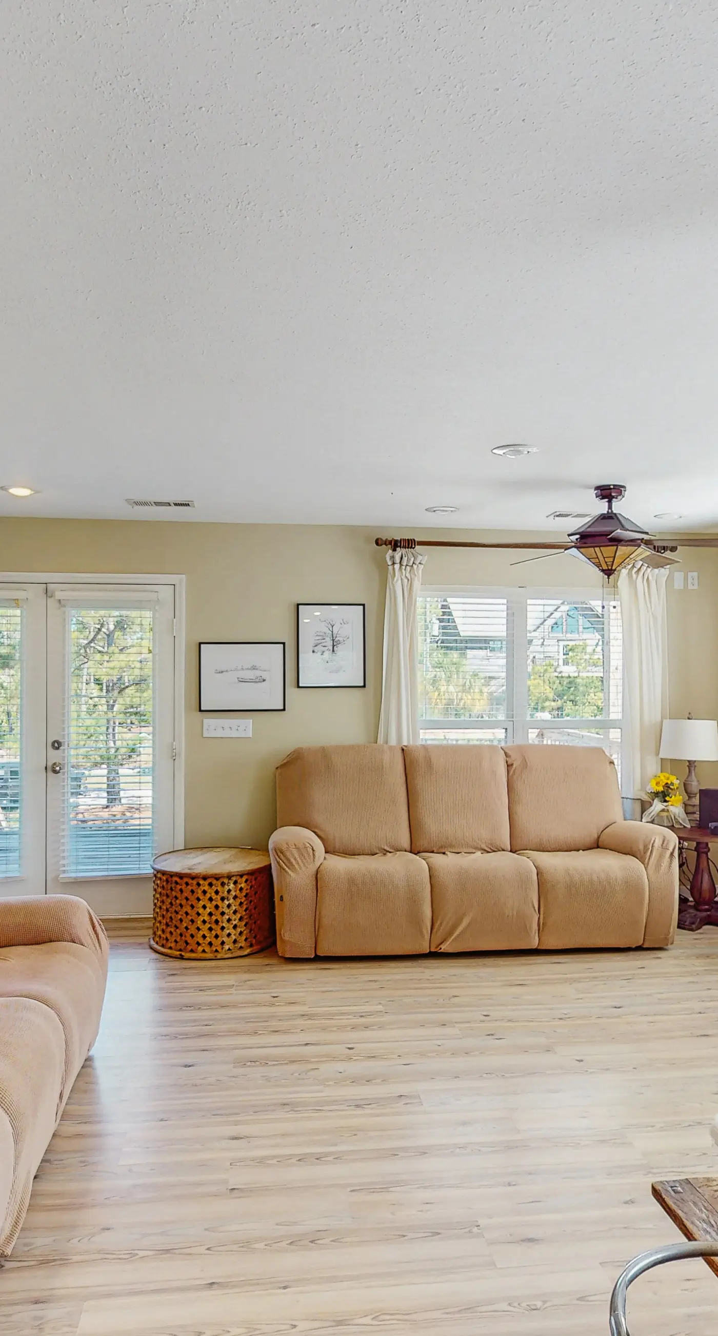 Charming dog-friendly home near the Bay with a pool, washer/dryer & central AC