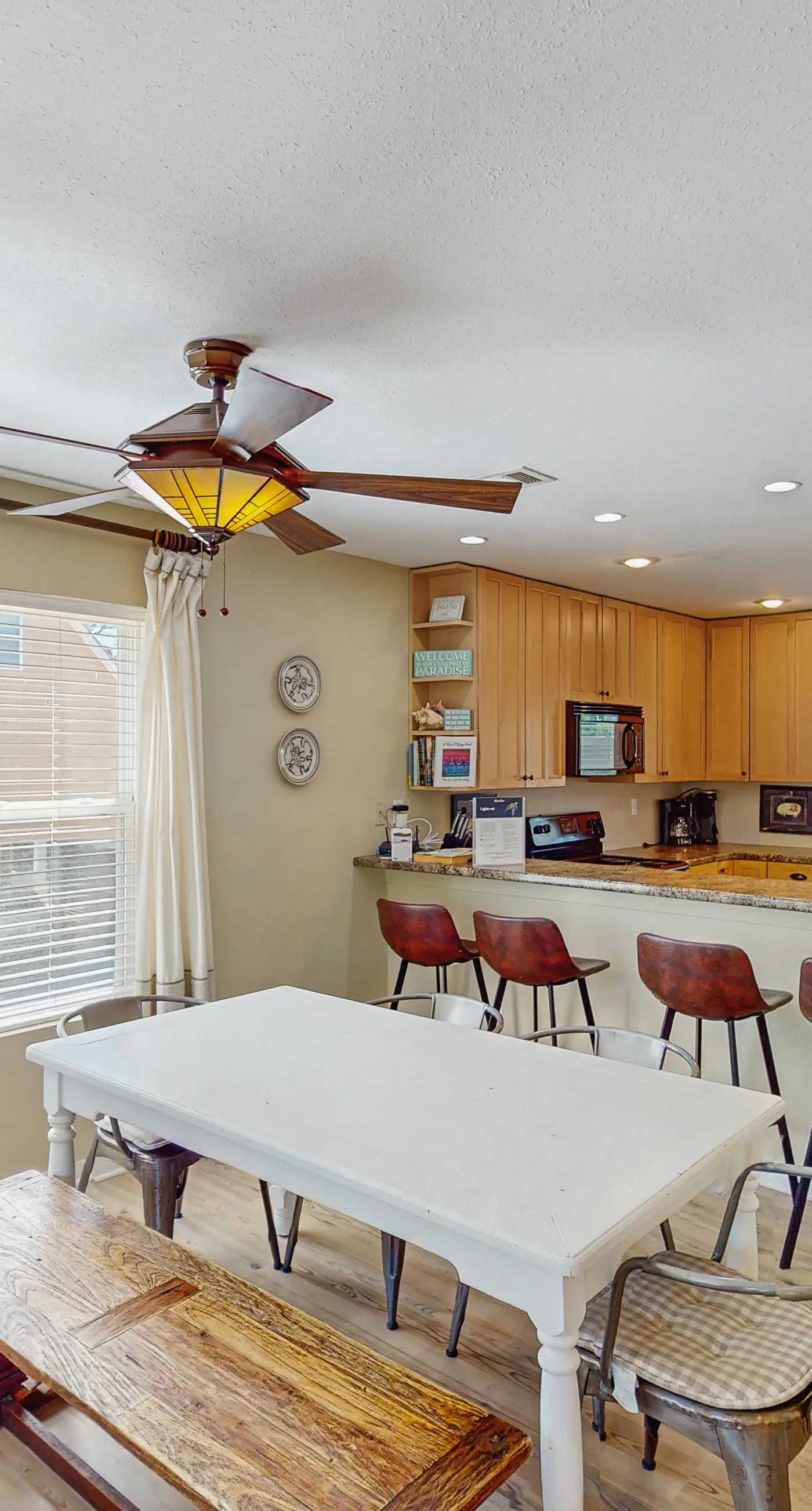 Charming dog-friendly home near the Bay with a pool, washer/dryer & central AC
