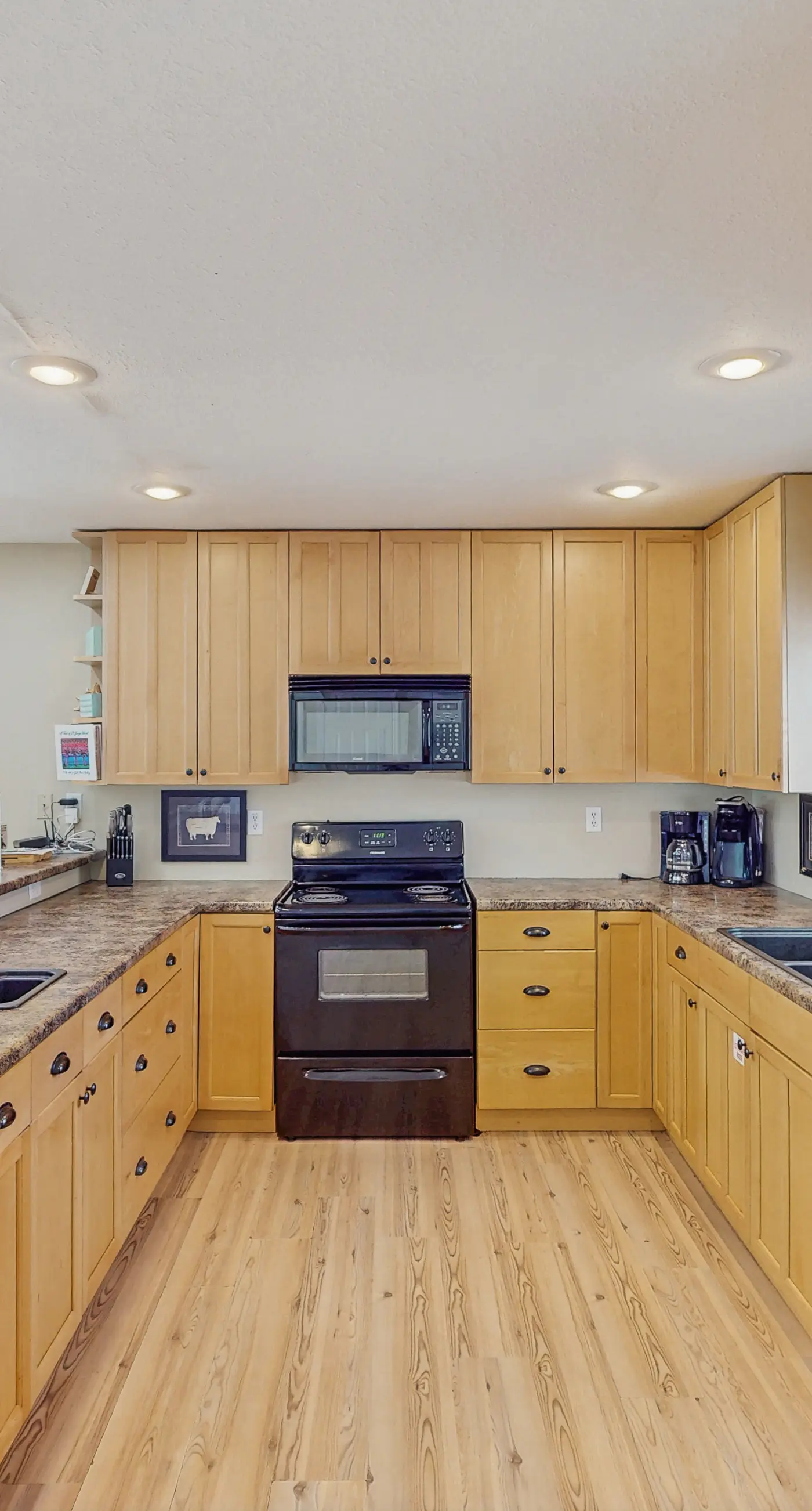 Charming dog-friendly home near the Bay with a pool, washer/dryer & central AC