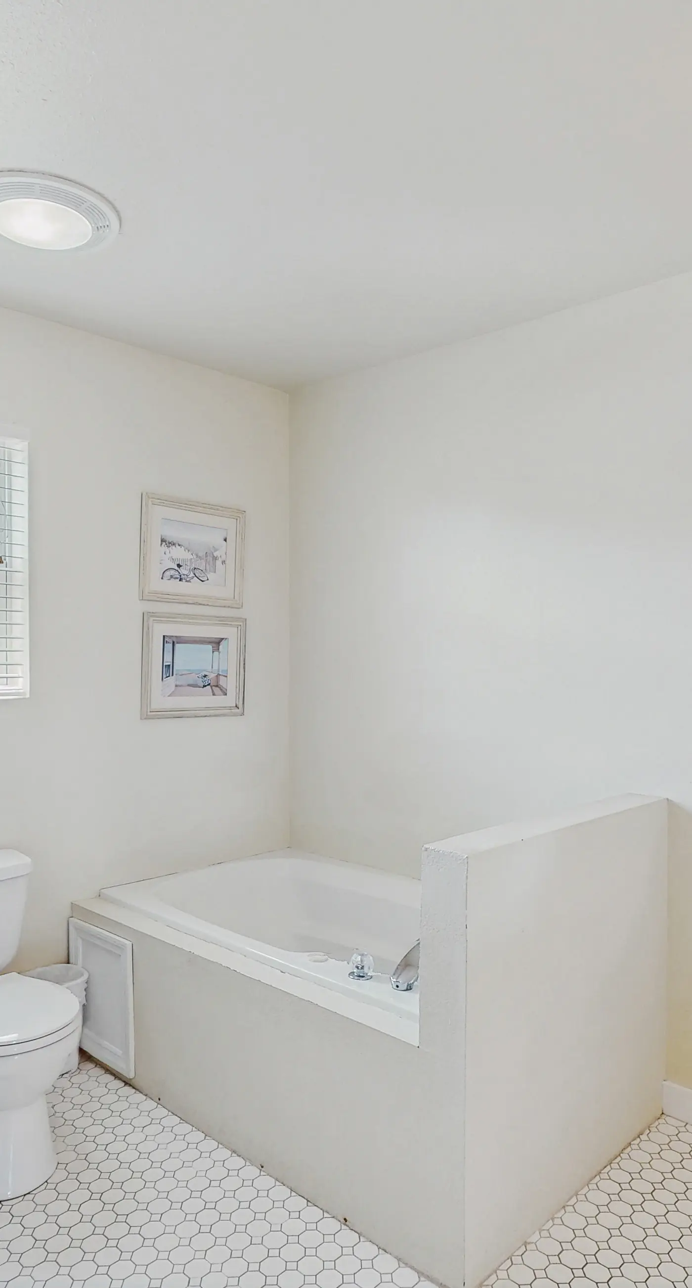 Charming dog-friendly home near the Bay with a pool, washer/dryer & central AC