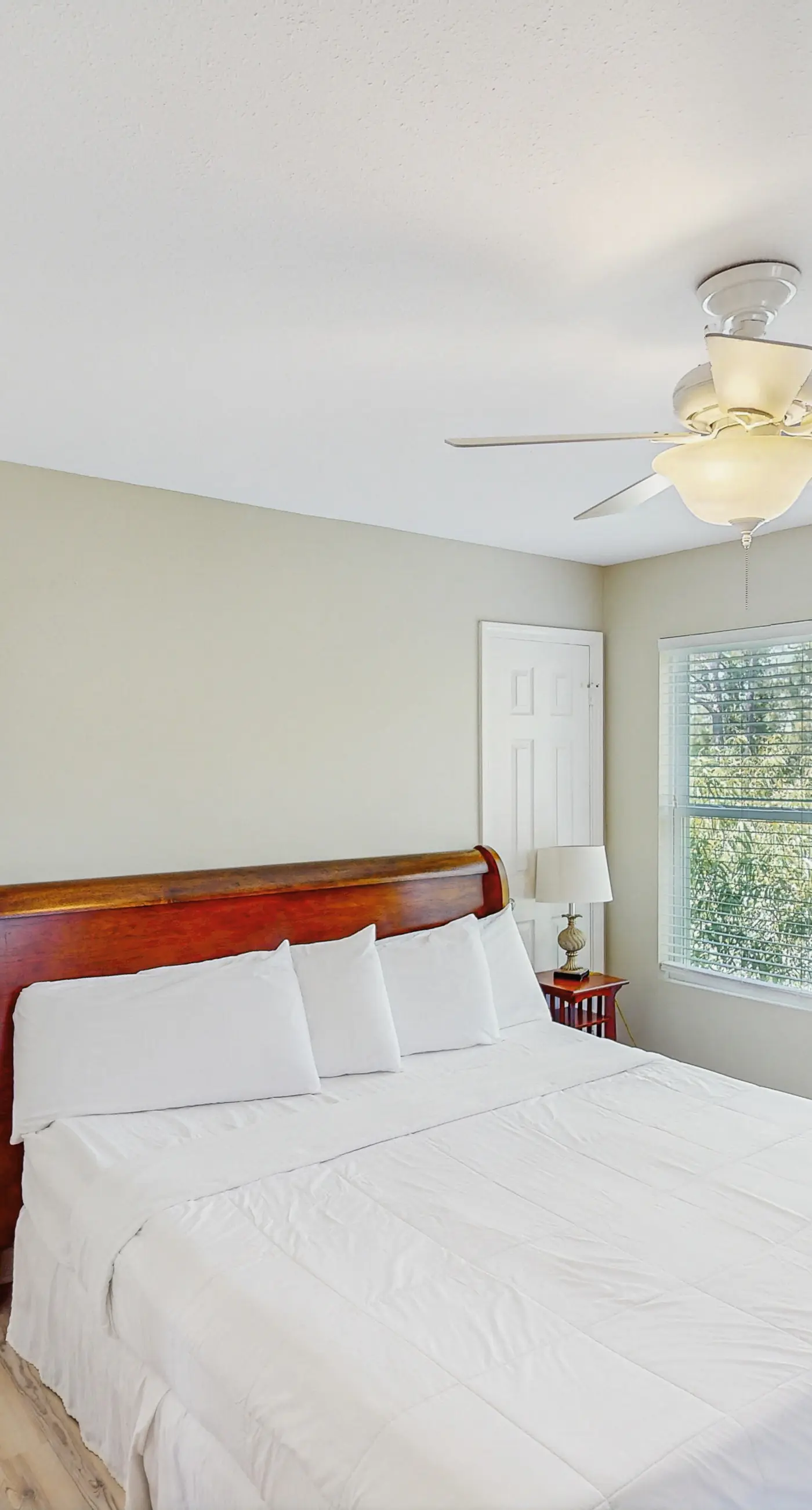 Charming dog-friendly home near the Bay with a pool, washer/dryer & central AC