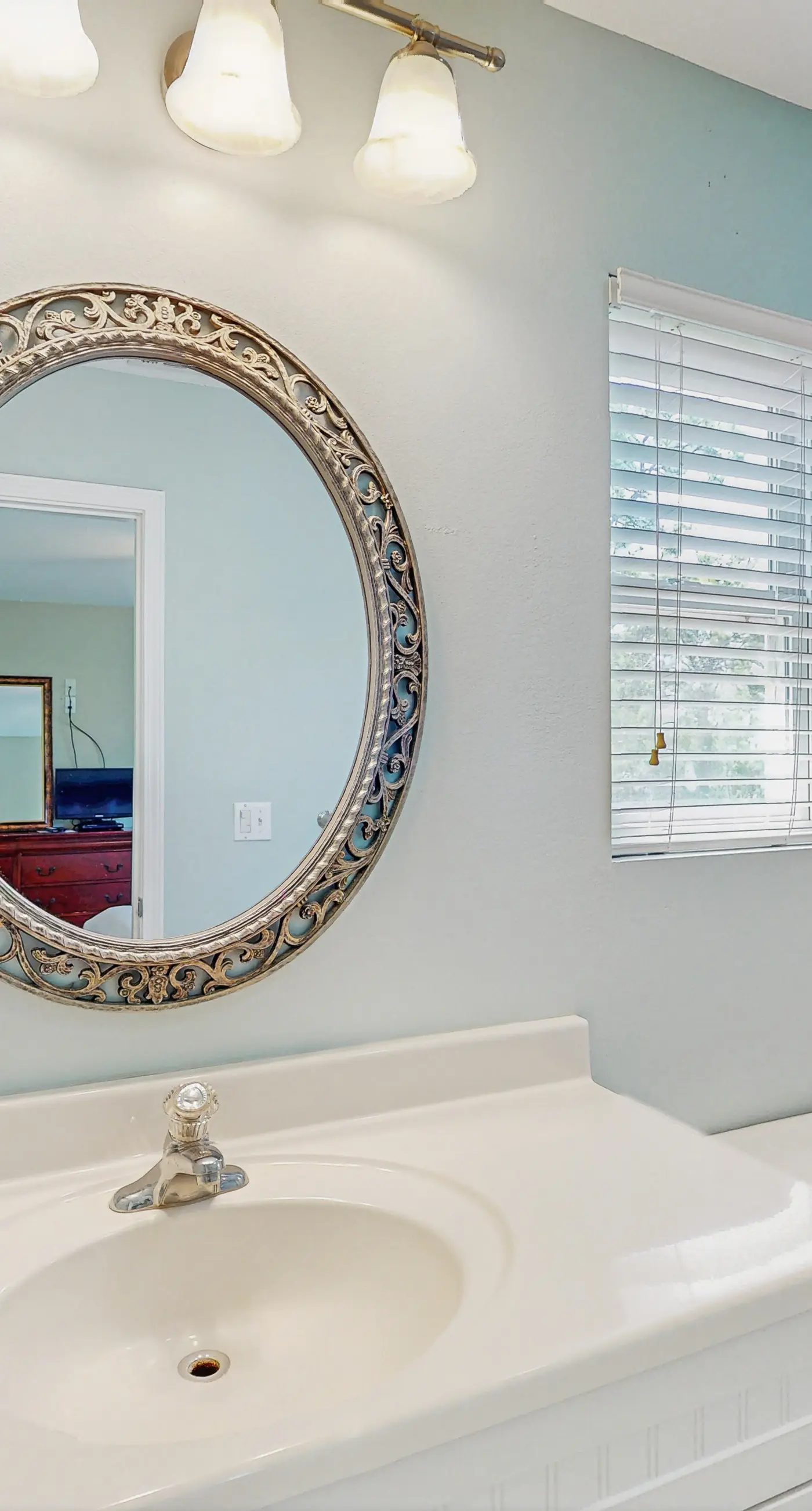 Charming dog-friendly home near the Bay with a pool, washer/dryer & central AC