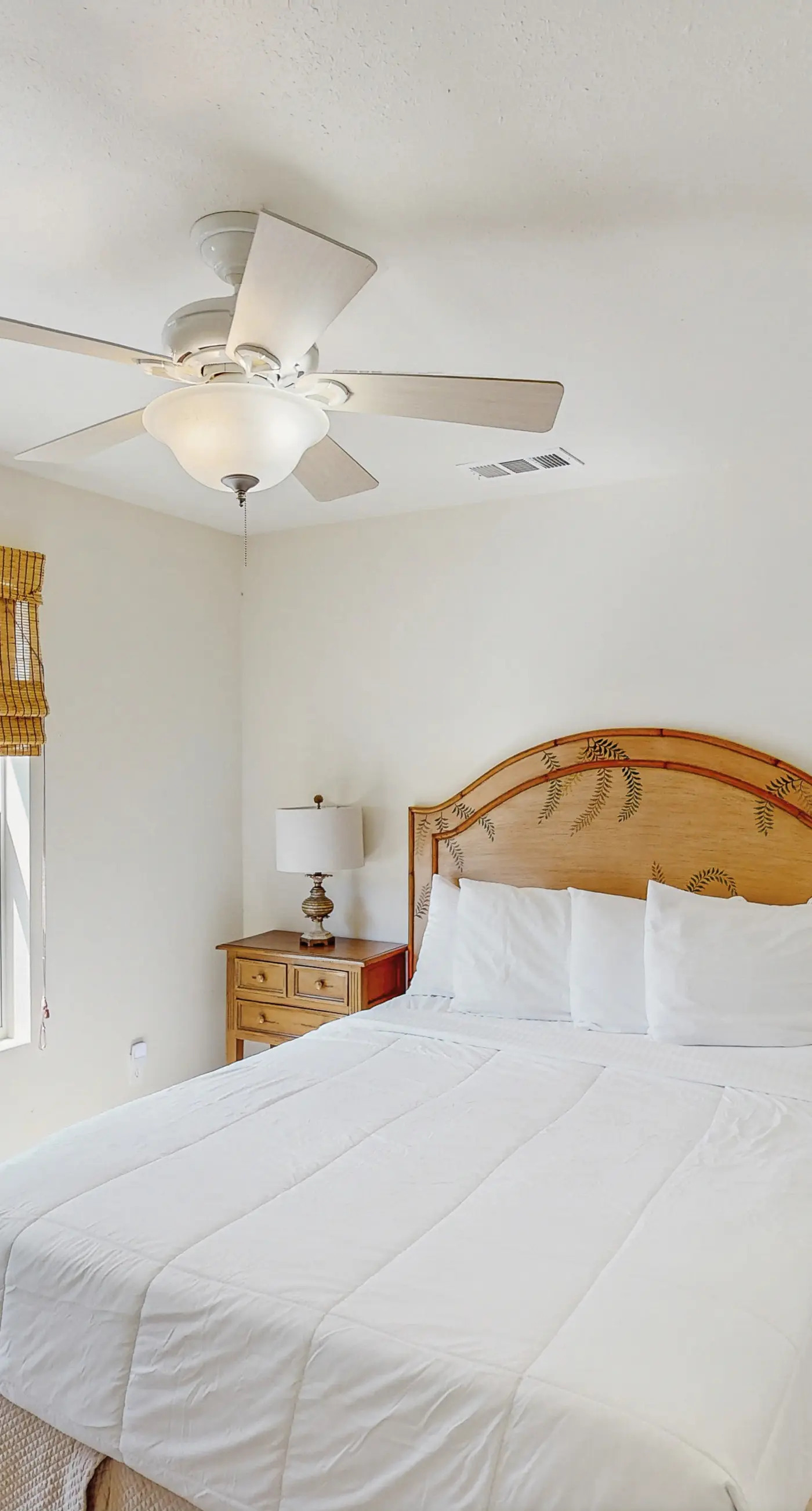 Charming dog-friendly home near the Bay with a pool, washer/dryer & central AC