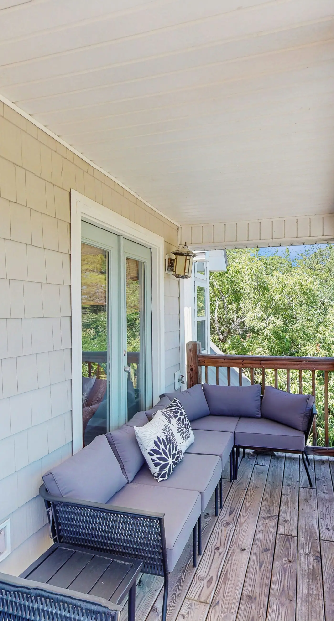 Charming dog-friendly home near the Bay with a pool, washer/dryer & central AC