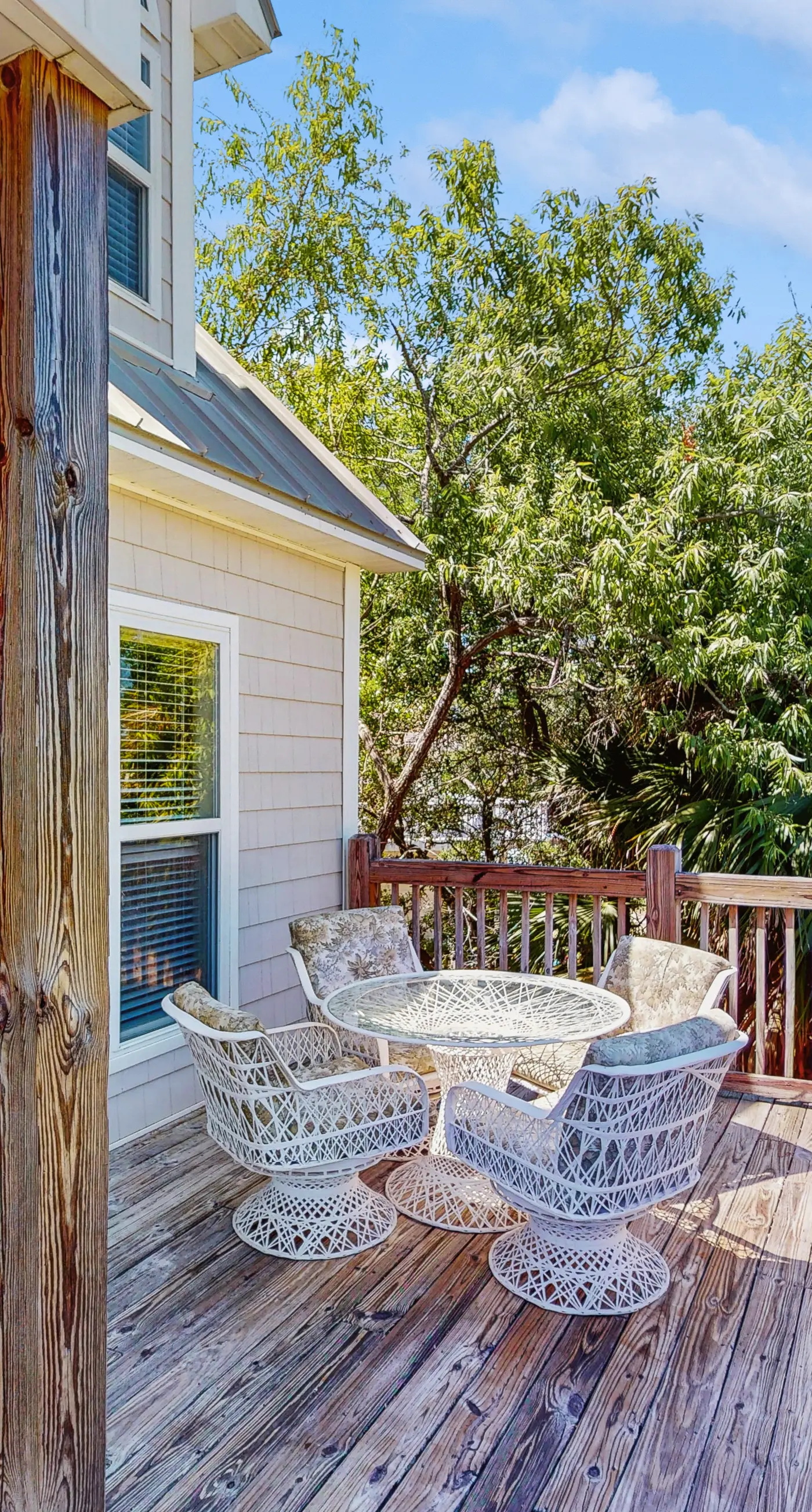 Charming dog-friendly home near the Bay with a pool, washer/dryer & central AC