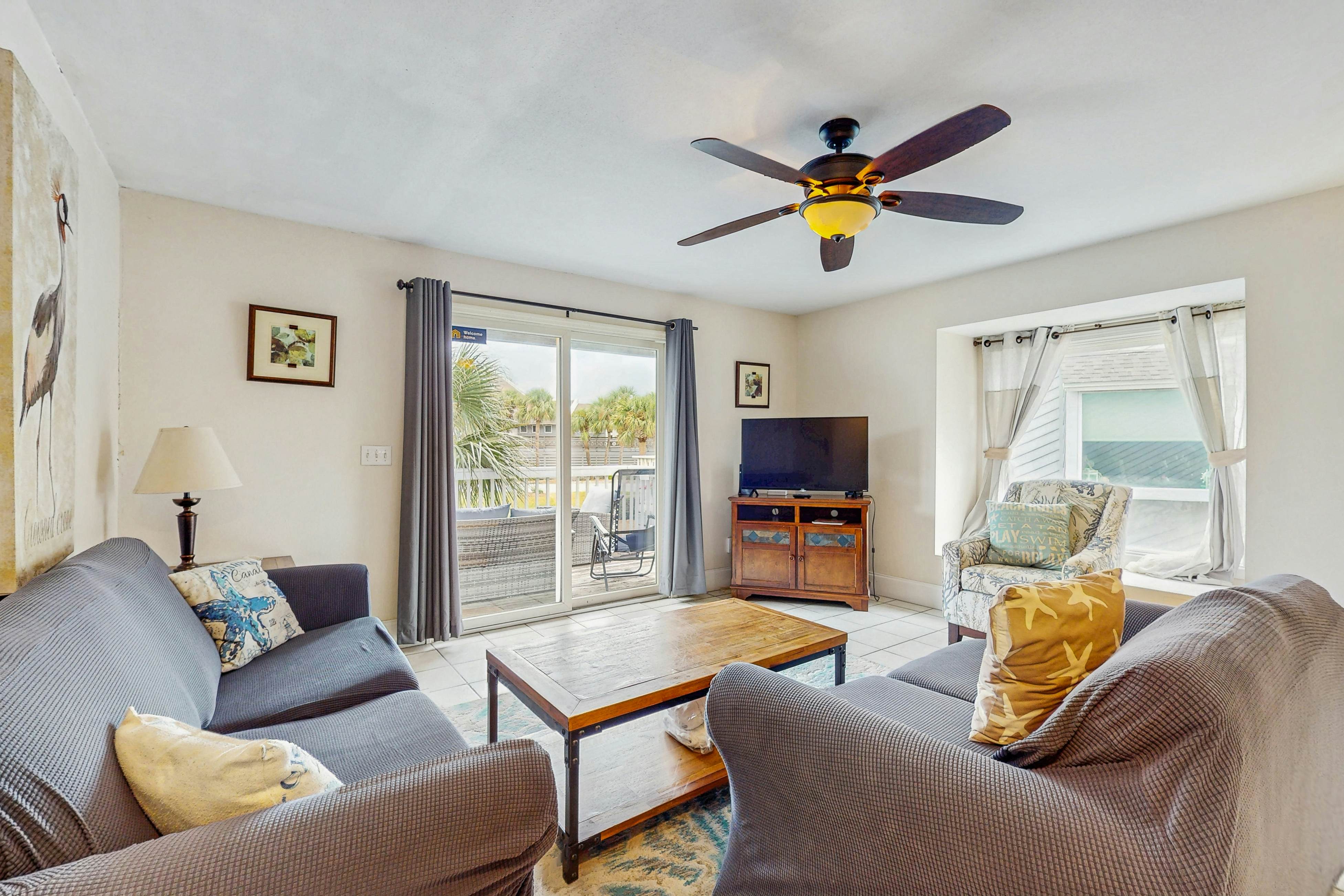 Breezy townhome with shared pool & tennis, beach access - small dogs welcome