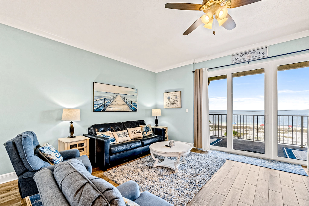 Fourth Floor Condo with Shared Pool, Ocean View, High-Speed WiFi, & Washer/Dryer