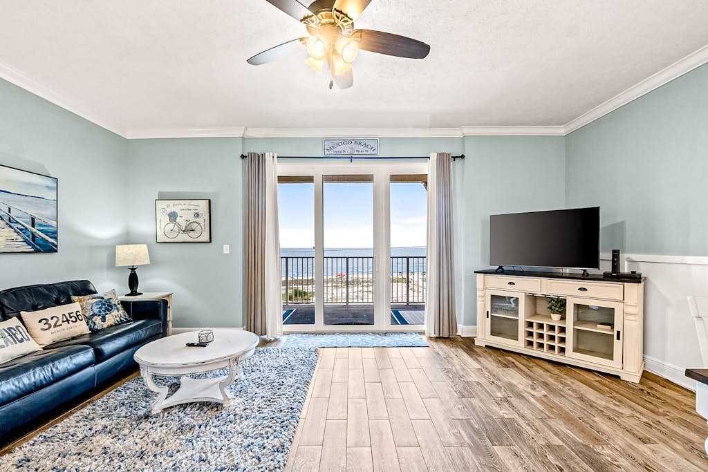 Fourth Floor Condo with Shared Pool, Ocean View, High-Speed WiFi, & Washer/Dryer
