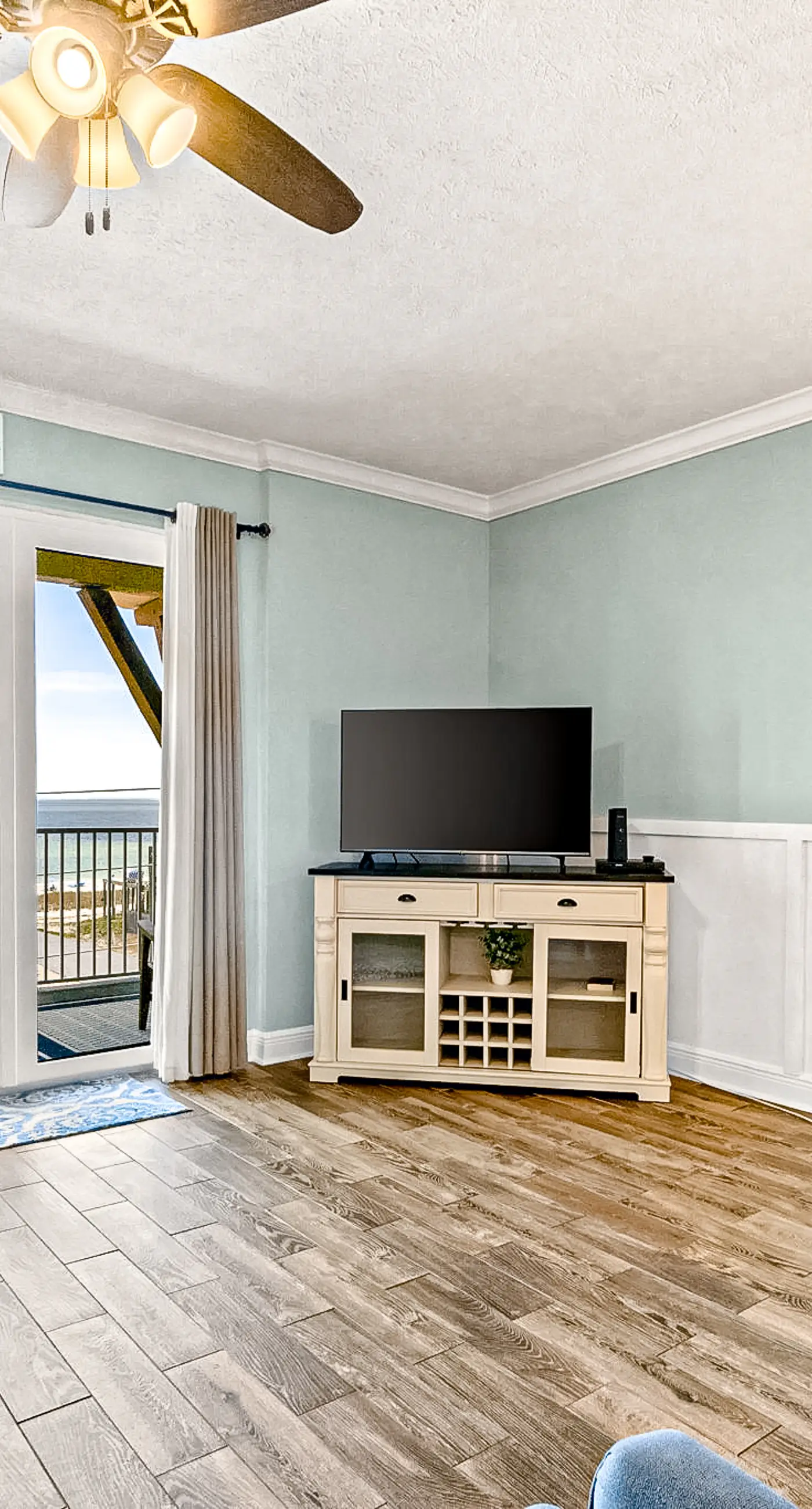 Fourth Floor Condo with Shared Pool, Ocean View, High-Speed WiFi, & Washer/Dryer