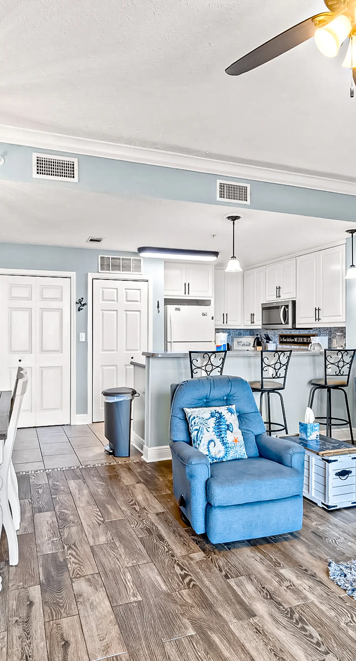 Fourth Floor Condo with Shared Pool, Ocean View, High-Speed WiFi, & Washer/Dryer
