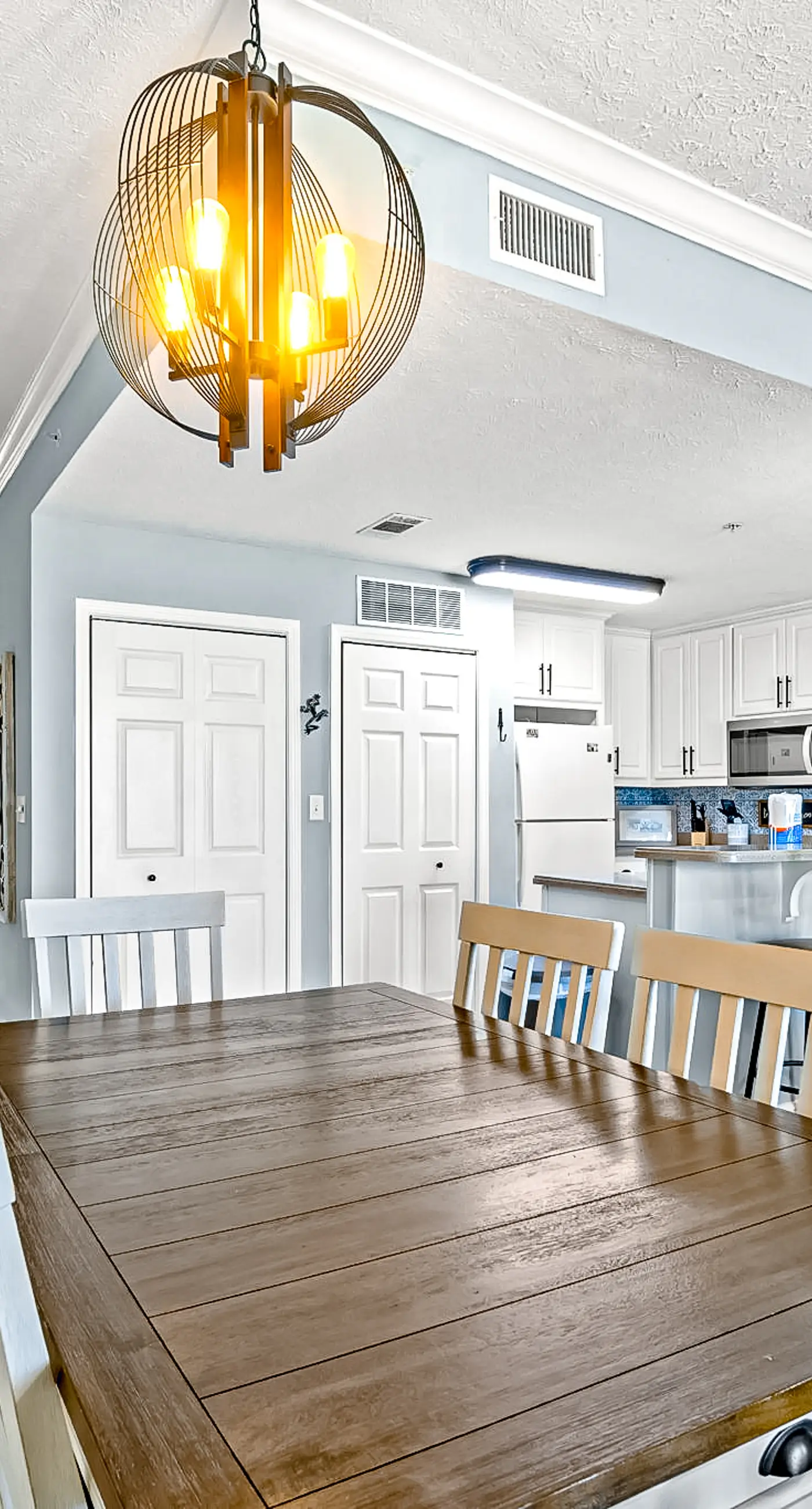 Fourth Floor Condo with Shared Pool, Ocean View, High-Speed WiFi, & Washer/Dryer