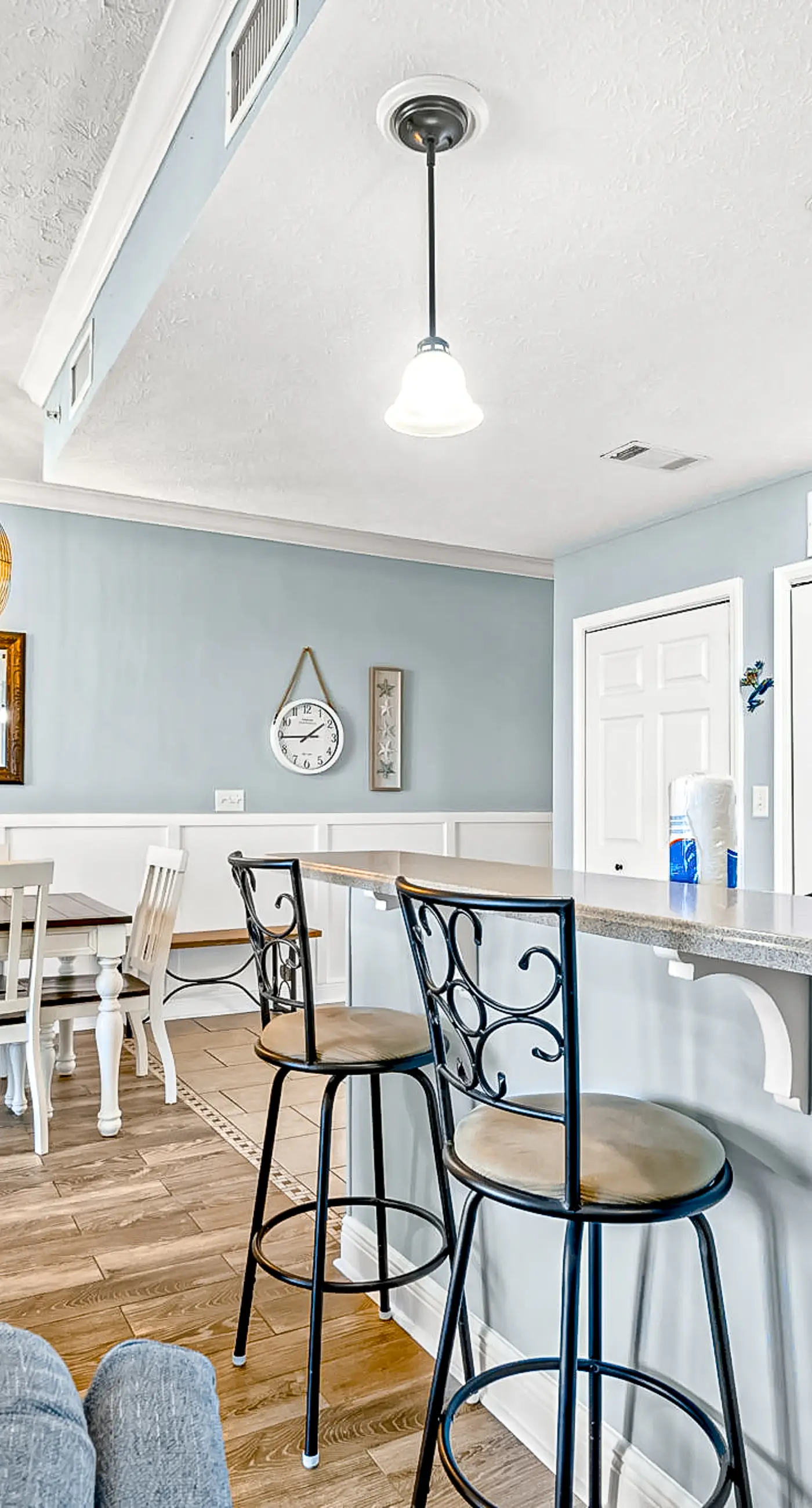 Fourth Floor Condo with Shared Pool, Ocean View, High-Speed WiFi, & Washer/Dryer