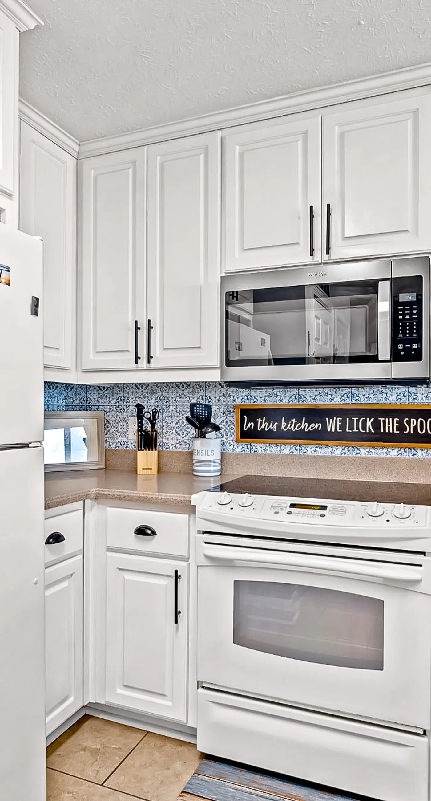 Fourth Floor Condo with Shared Pool, Ocean View, High-Speed WiFi, & Washer/Dryer