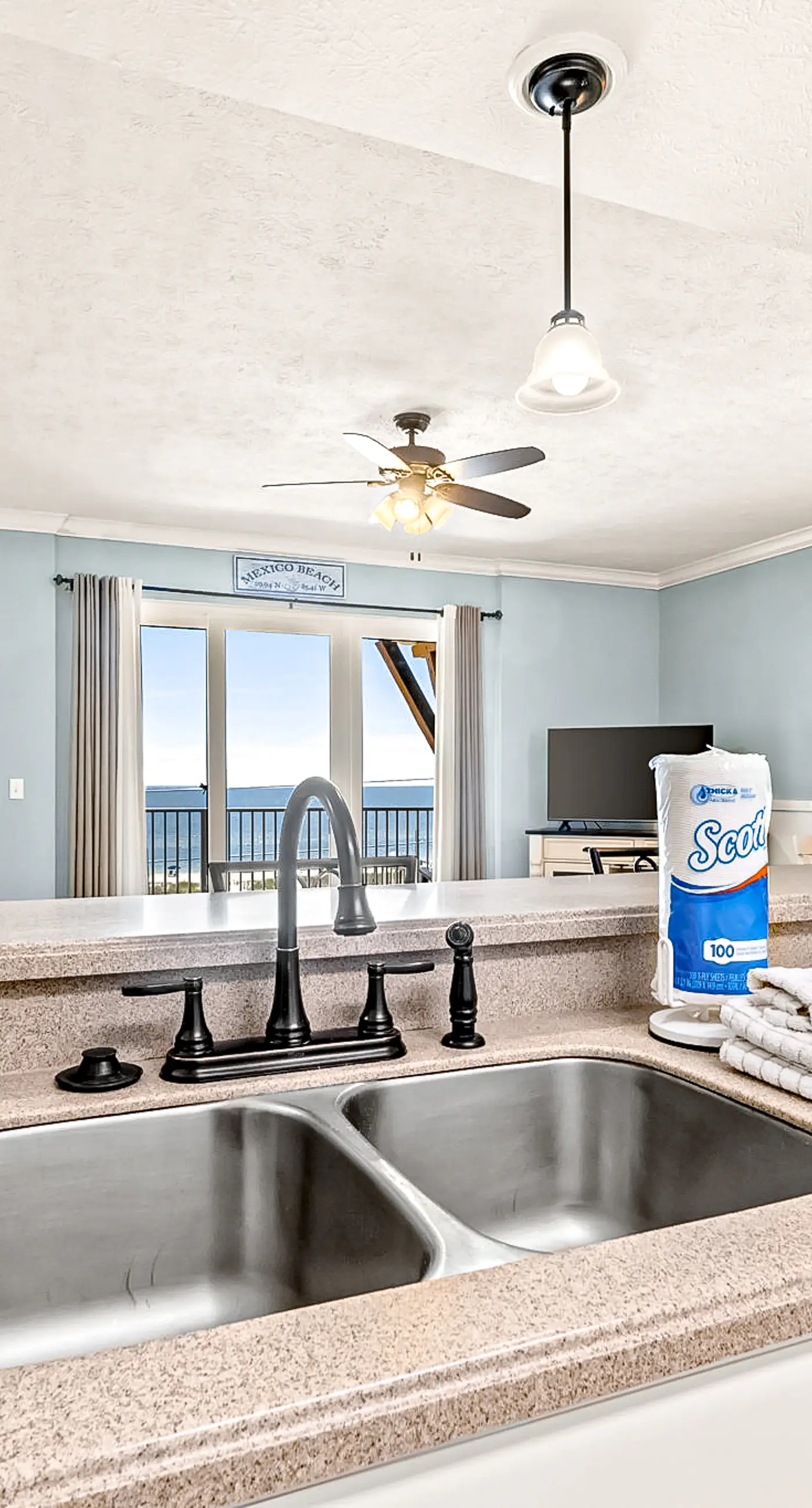 Fourth Floor Condo with Shared Pool, Ocean View, High-Speed WiFi, & Washer/Dryer