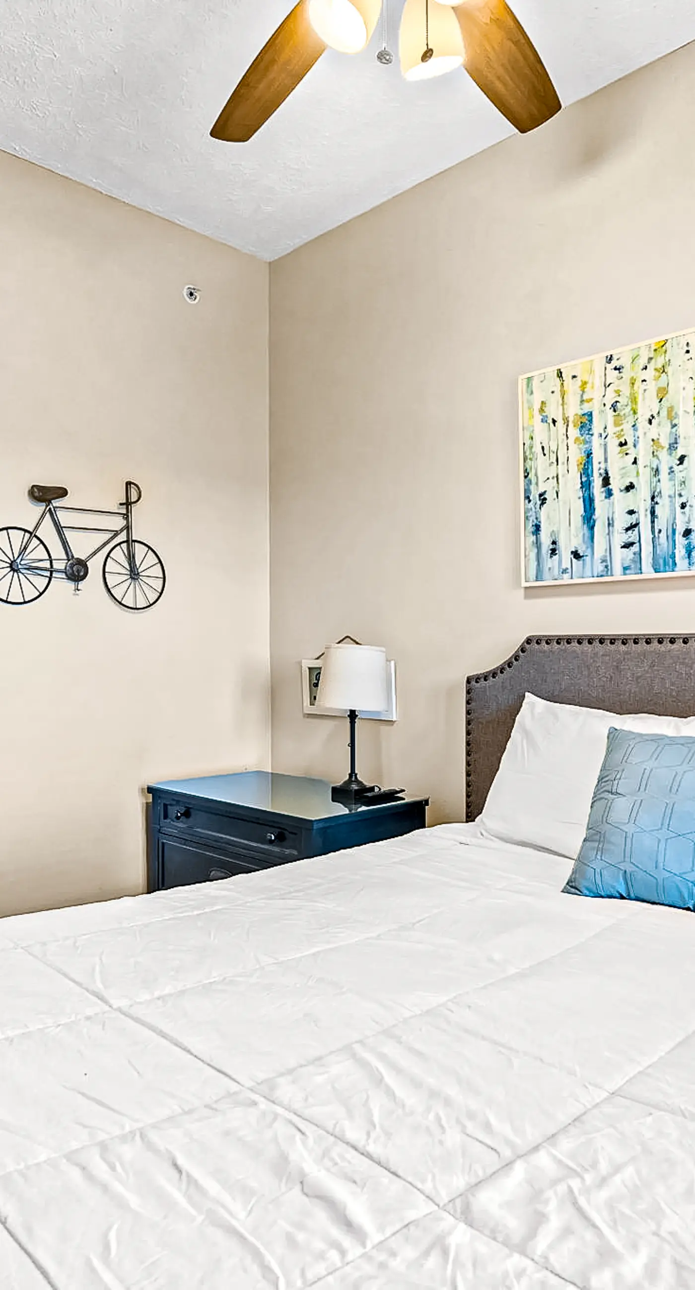 Fourth Floor Condo with Shared Pool, Ocean View, High-Speed WiFi, & Washer/Dryer