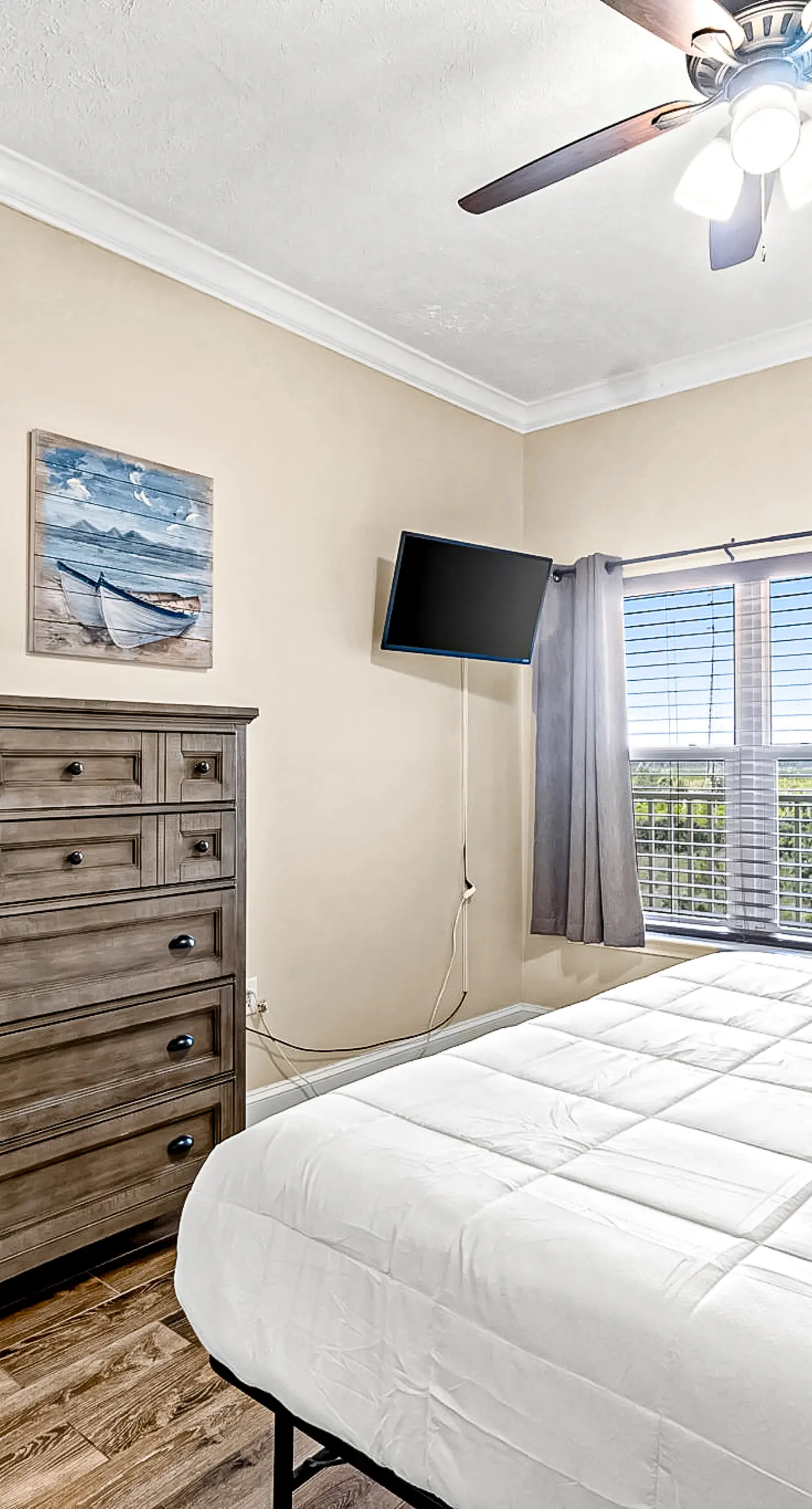 Fourth Floor Condo with Shared Pool, Ocean View, High-Speed WiFi, & Washer/Dryer