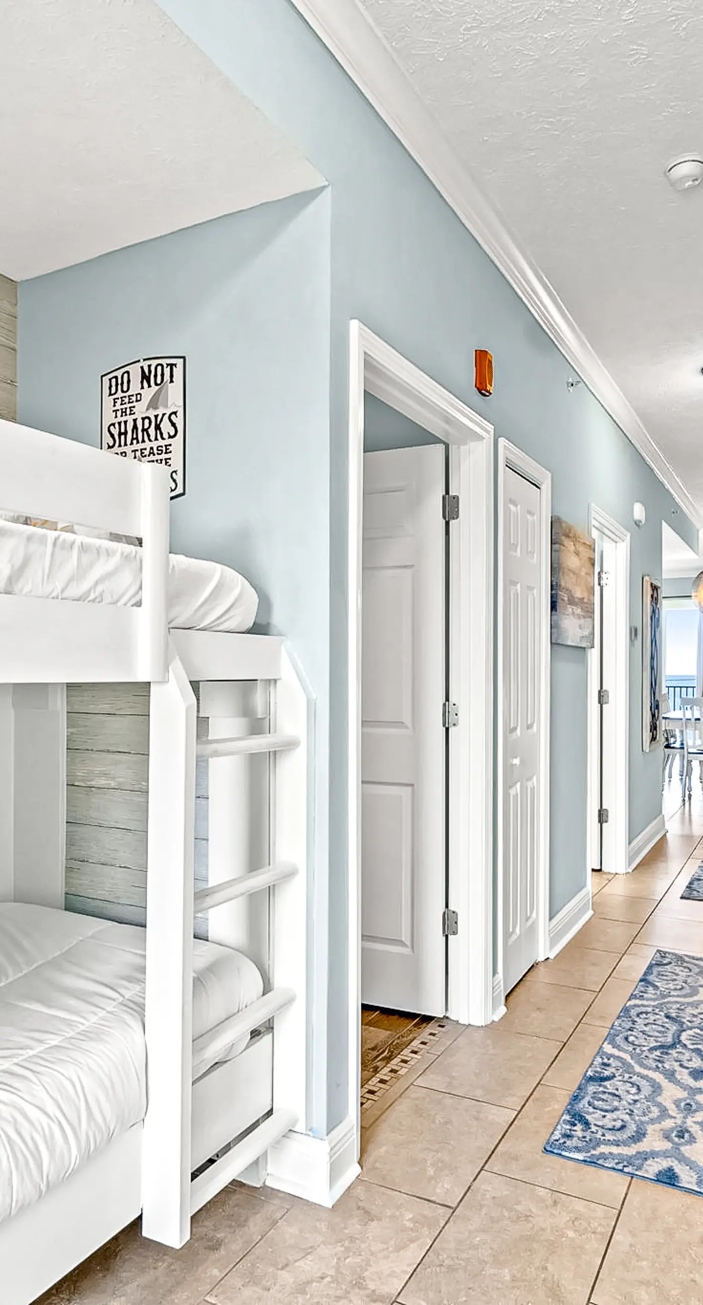 Fourth Floor Condo with Shared Pool, Ocean View, High-Speed WiFi, & Washer/Dryer