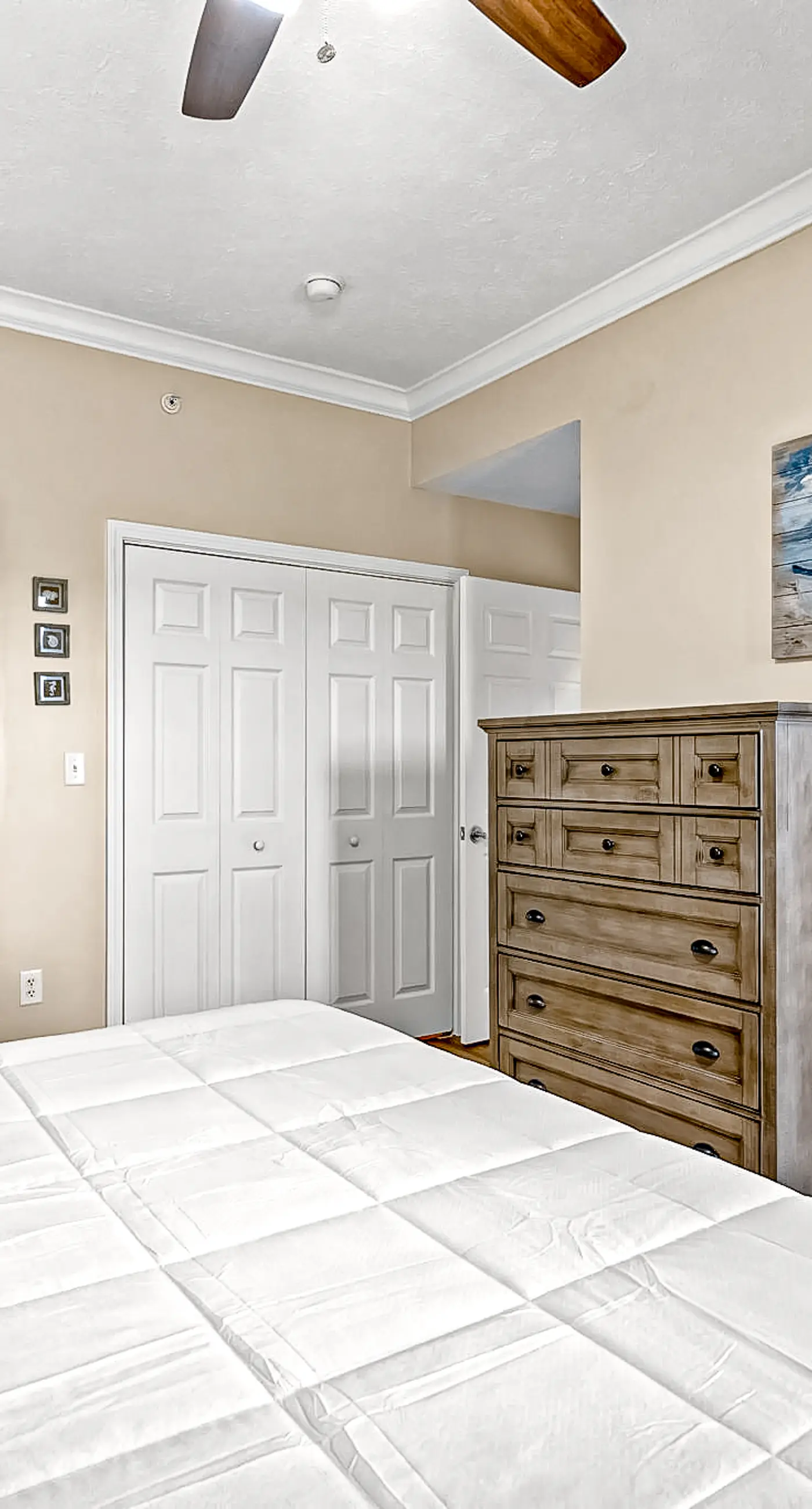 Fourth Floor Condo with Shared Pool, Ocean View, High-Speed WiFi, & Washer/Dryer