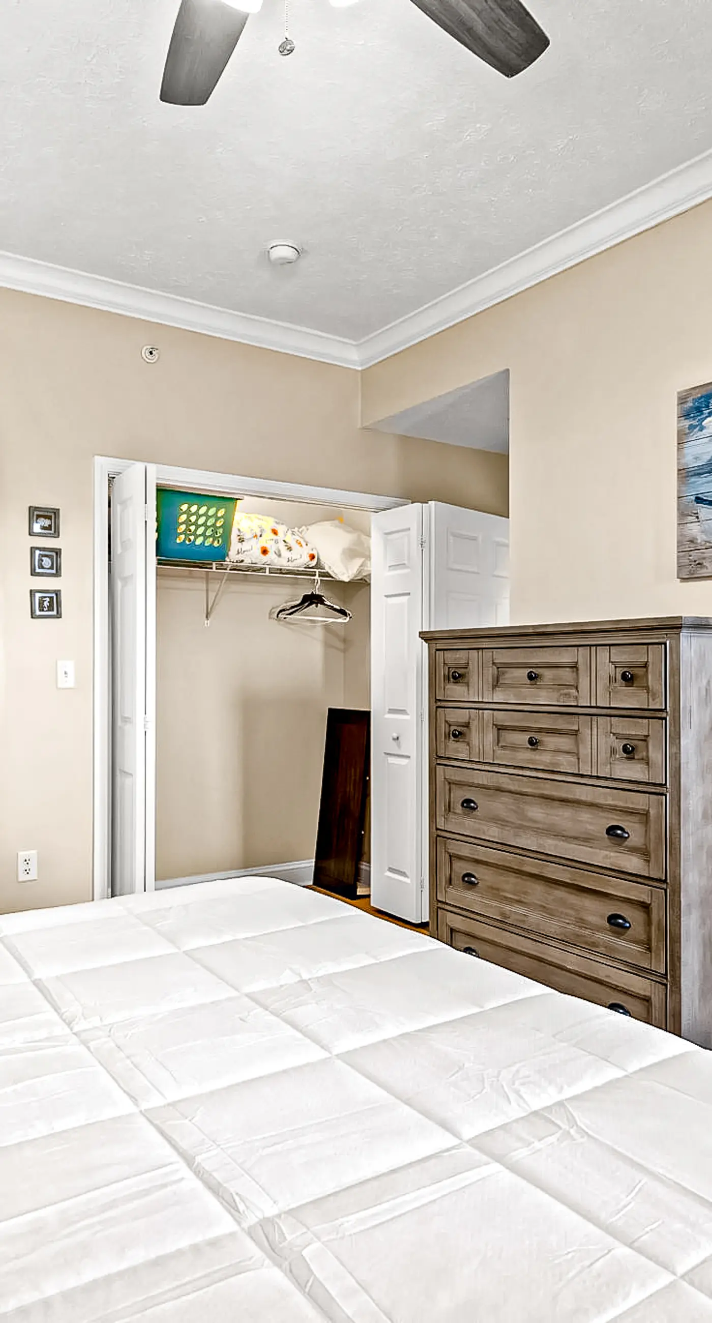 Fourth Floor Condo with Shared Pool, Ocean View, High-Speed WiFi, & Washer/Dryer