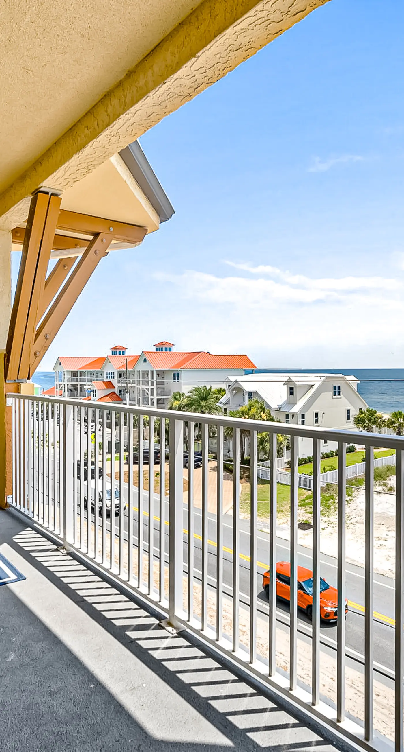 Fourth Floor Condo with Shared Pool, Ocean View, High-Speed WiFi, & Washer/Dryer