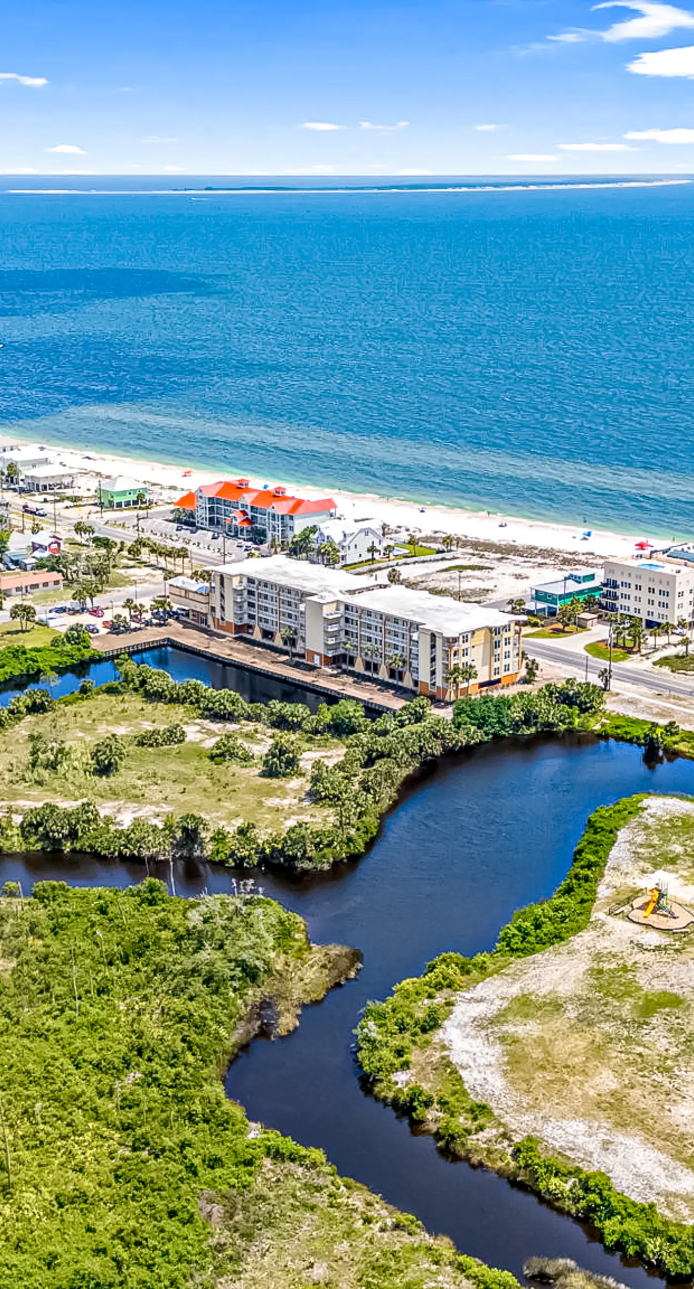 Fourth Floor Condo with Shared Pool, Ocean View, High-Speed WiFi, & Washer/Dryer